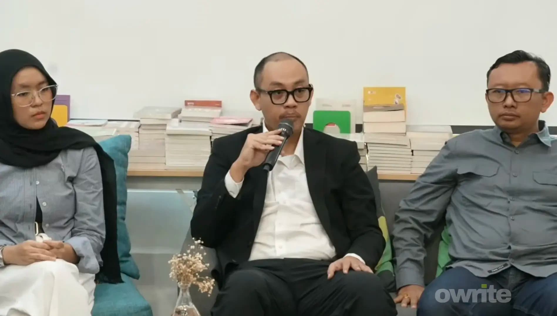 Direktur Eksekutif Celios Bima Yudhistira saat konferensi pers di Cikini, Jakarta. Direktur Eksekutif Celios Bima Yudhistira saat konferensi pers di Cikini, Jakarta.