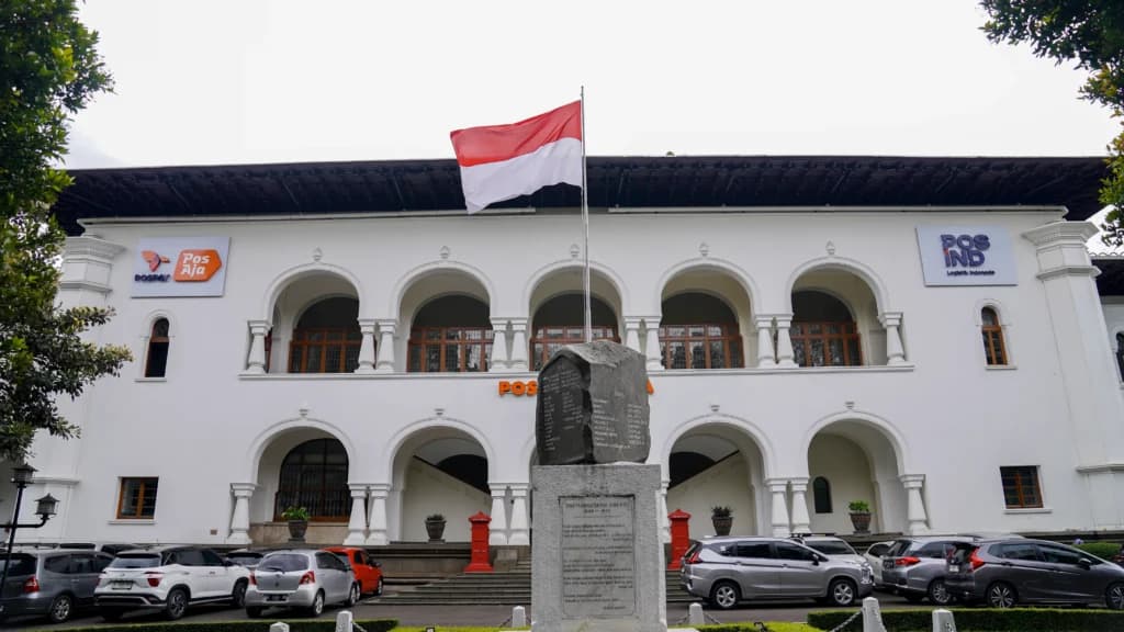 Halaman Depan Gedung Kantor Pos Indonesia. (Sumber: Pos Indonesia) Halaman Depan Gedung Kantor Pos Indonesia. (Sumber: Pos Indonesia)