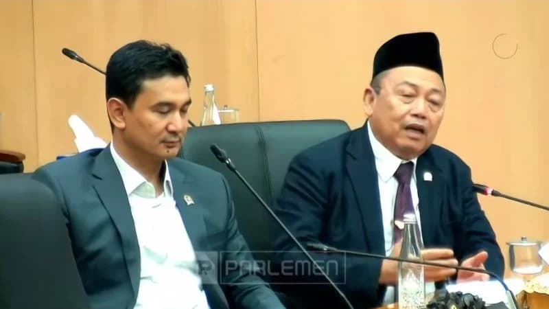 Rapat Dengar Pendapat Komisi XII DPR bersama perwakilan masyarakat adat Dayak dari Kalimantan Tengah. Rapat Dengar Pendapat Komisi XII DPR bersama perwakilan masyarakat adat Dayak dari Kalimantan Tengah.