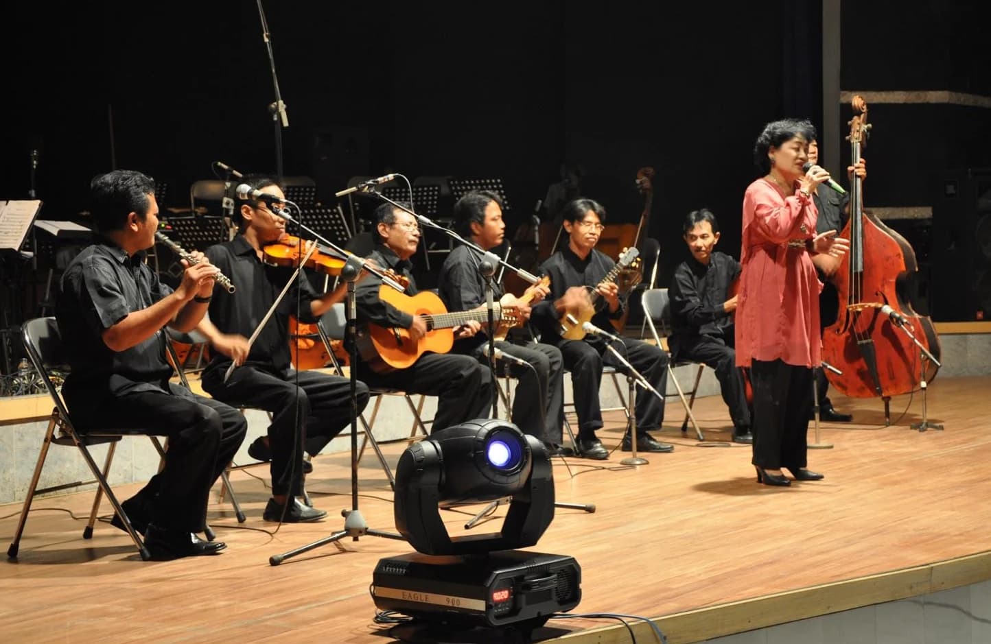 Mengenal Musik Keroncong, Warisan Budaya Indonesia yang Tak Lekang oleh Waktu Mengenal Musik Keroncong, Warisan Budaya Indonesia yang Tak Lekang oleh Waktu