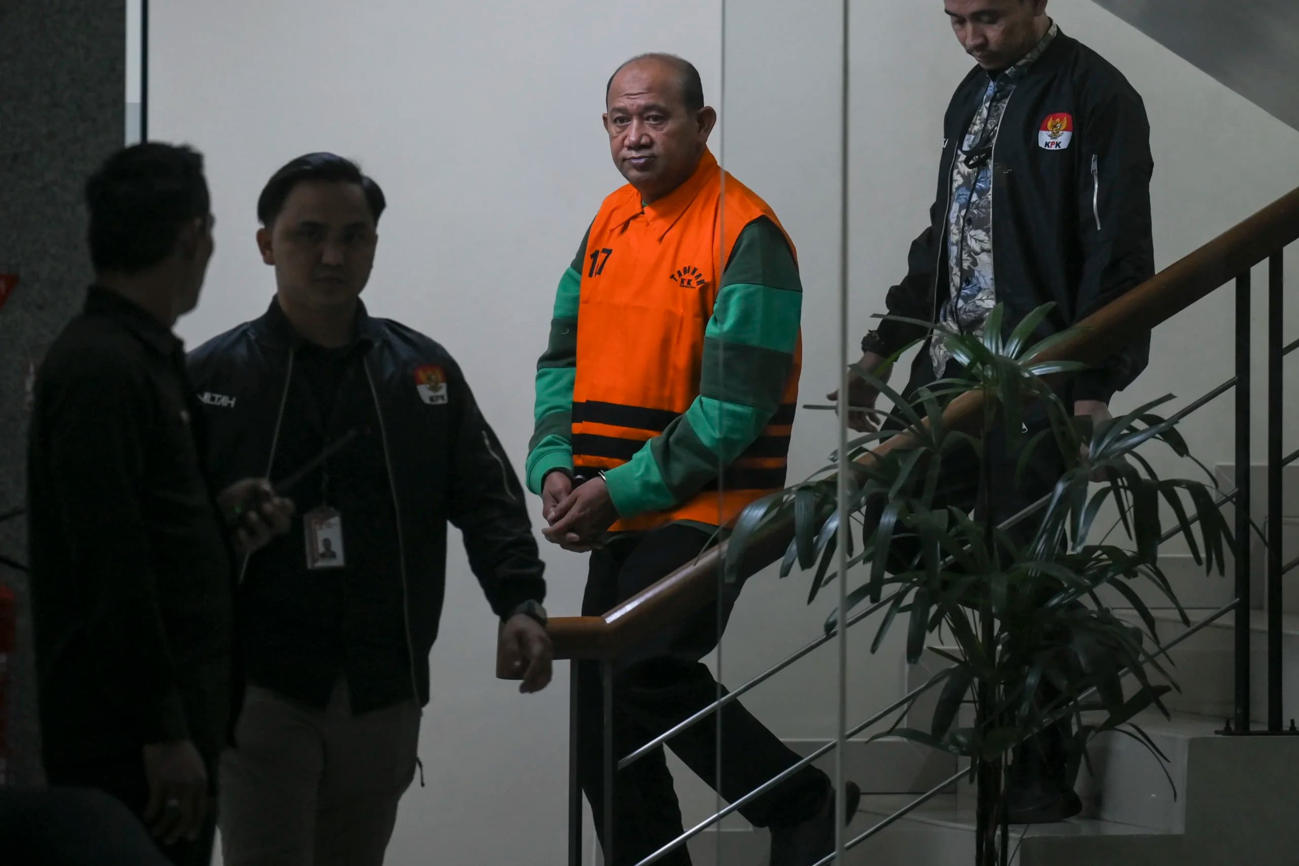 KPK menahan Bupati Langkat Syah Afandin usai ditetapkan sebagai tersangka pada kasus suap terkait proyek di lingkungan Kabupaten Langkat tahun 2025-2026. (Sumber: Antara Foto/Hafidz Mubarak A/kye) KPK menahan Bupati Langkat Syah Afandin usai ditetapkan sebagai tersangka pada kasus suap terkait proyek di lingkungan Kabupaten Langkat tahun 2025-2026. (Sumber: Antara Foto/Hafidz Mubarak A/kye)