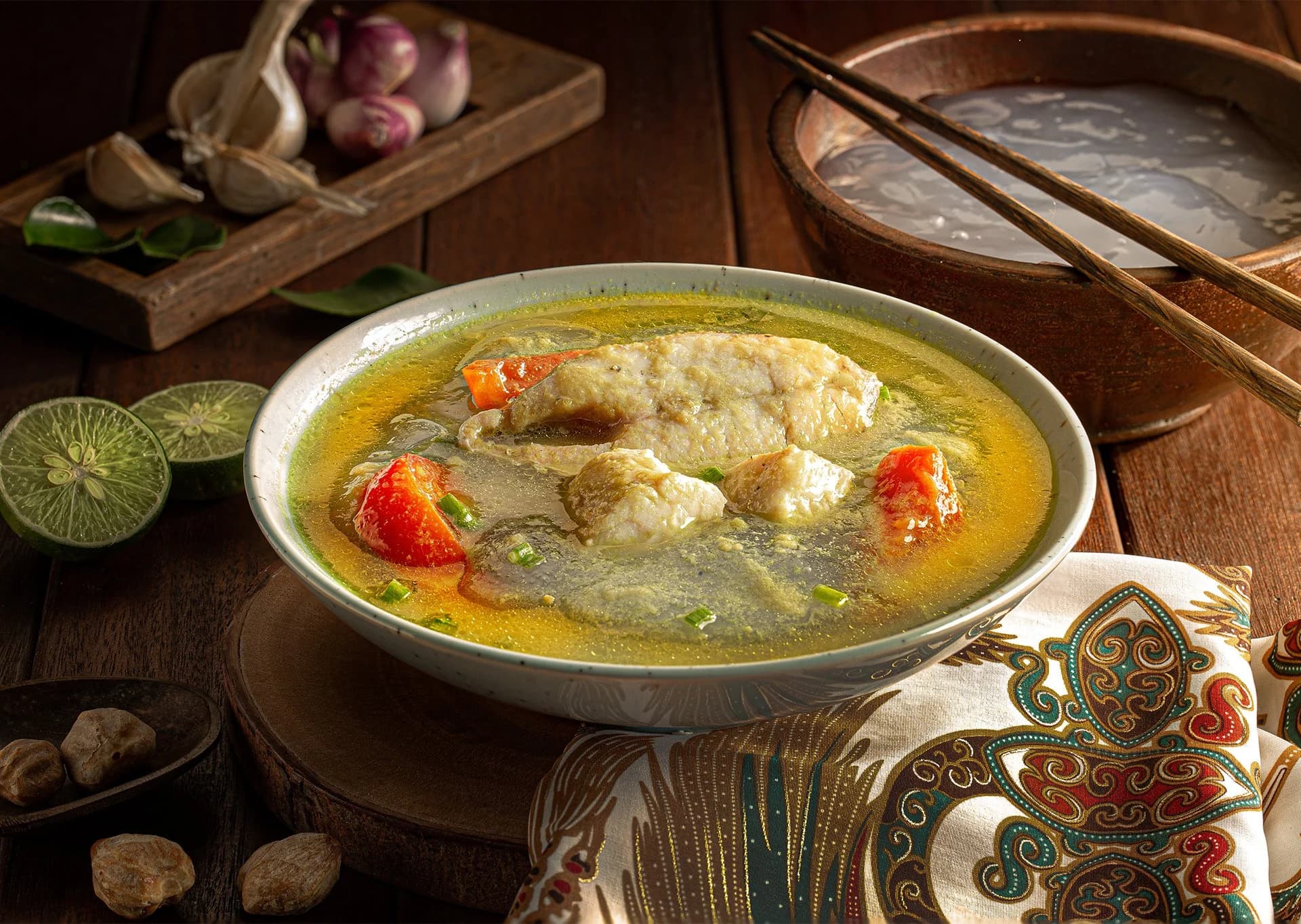 Sajian Papeda dengan Ikan Kuah Kuning Sajian Papeda dengan Ikan Kuah Kuning