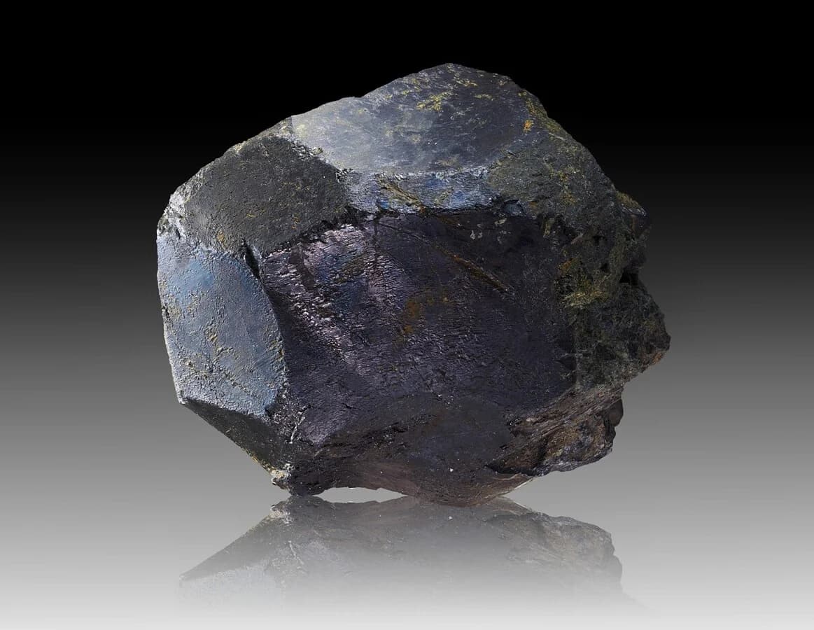 Ilmenit merupakan salah satu sumber utama titanium yang ketersediaannya melimpah di Indonesia. Ilmenit merupakan salah satu sumber utama titanium yang ketersediaannya melimpah di Indonesia.