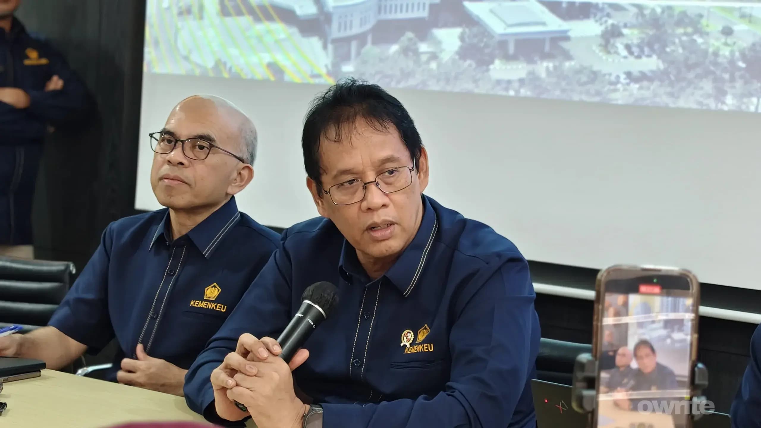 Menteri Keuangan Purbaya Yudhi Sadewa di Kantor Kemenkeu Jakarta (sumber: Owrite/Anisa Aulia) Menteri Keuangan Purbaya Yudhi Sadewa di Kantor Kemenkeu Jakarta (sumber: Owrite/Anisa Aulia)