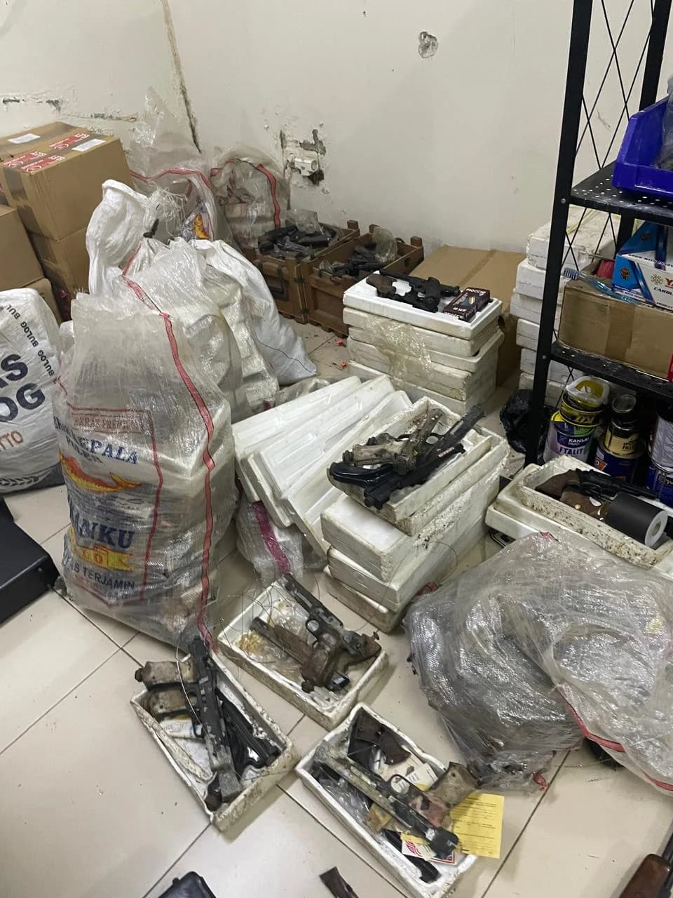 Ancam Keamanan Nasional, DPR Minta Polisi Usut Jaringan Peredaran Gelap Senpi Ancam Keamanan Nasional, DPR Minta Polisi Usut Jaringan Peredaran Gelap Senpi