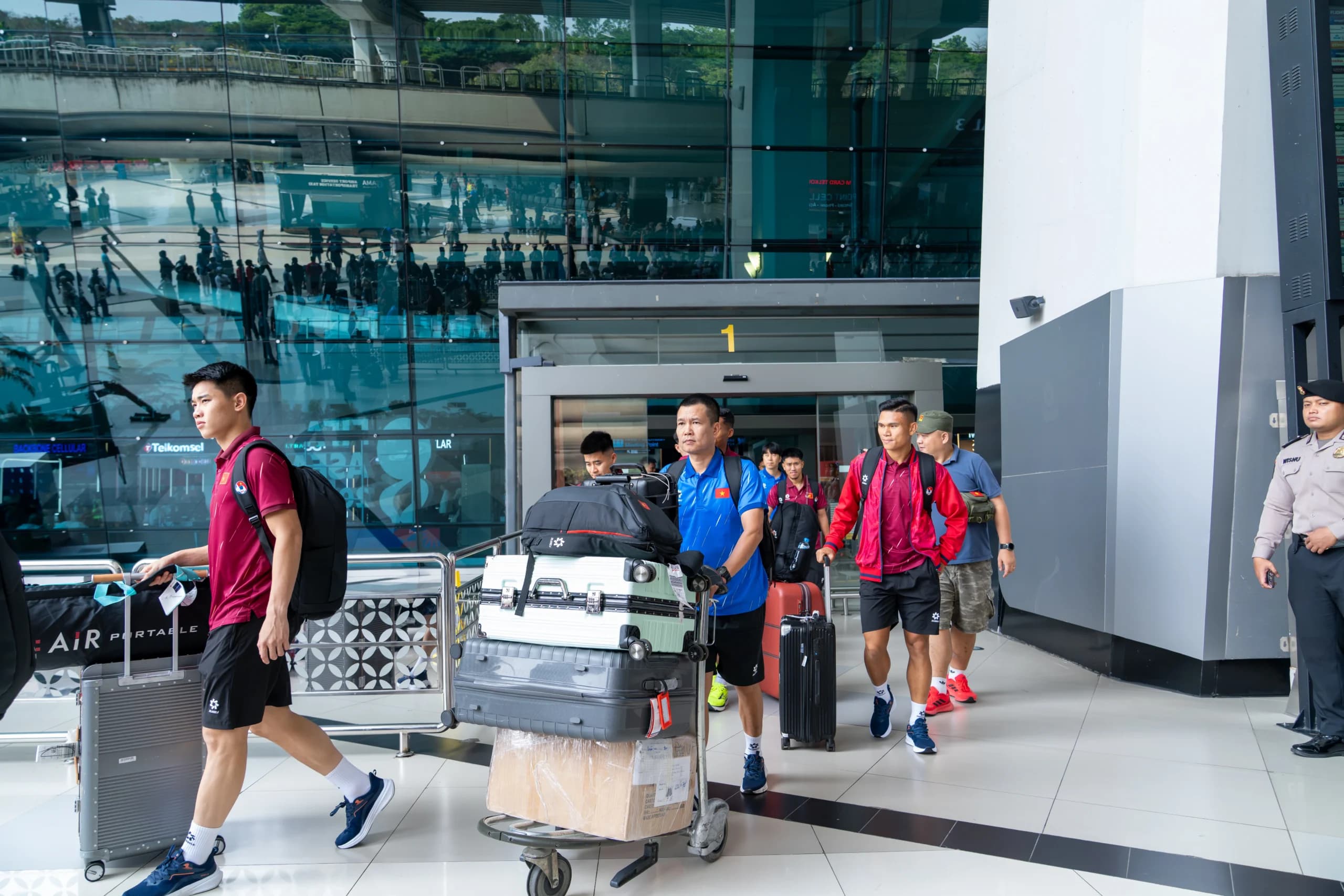 Timnas Vietnam telah tiba di Indonesia Timnas Vietnam telah tiba di Indonesia