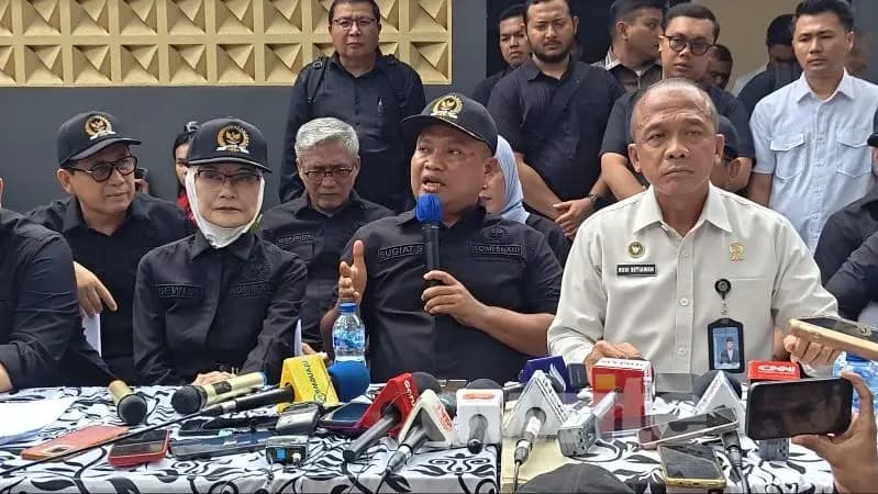 Wakil Ketua Komisi XIII DPR RI Sugiat Santoso saat sidak di Lapas Kelas IIA Cibinong, Kabupaten Bogor, Jawa Barat. Wakil Ketua Komisi XIII DPR RI Sugiat Santoso saat sidak di Lapas Kelas IIA Cibinong, Kabupaten Bogor, Jawa Barat.