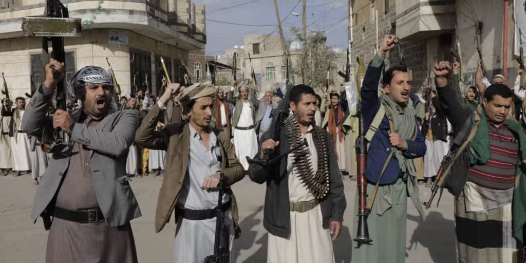 Pasukan Houthi mengangkat senjata. Pasukan Houthi mengangkat senjata.