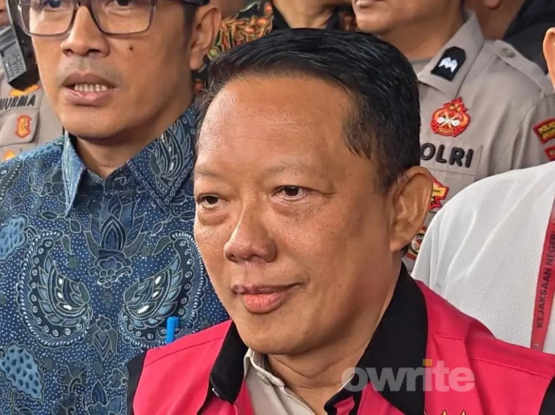 Eks Jampidsus Febrie Adriansyah dilimpahkan ke Kejari Jaksel. (Sumber: Owrite/Rahmat Baihaqi) Eks Jampidsus Febrie Adriansyah dilimpahkan ke Kejari Jaksel. (Sumber: Owrite/Rahmat Baihaqi)