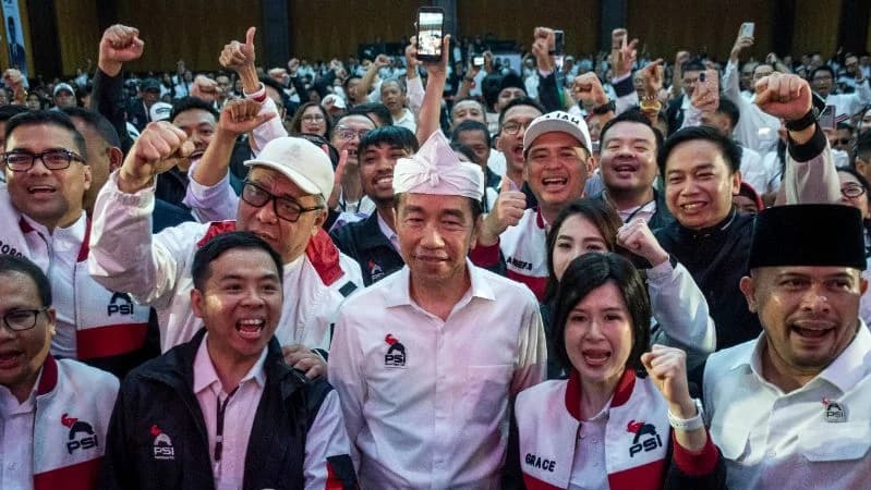 Presiden ke-7 Joko Widodo bersama PSI dalam acara konsolidasi di Bandung, Jawa Barat. Presiden ke-7 Joko Widodo bersama PSI dalam acara konsolidasi di Bandung, Jawa Barat.