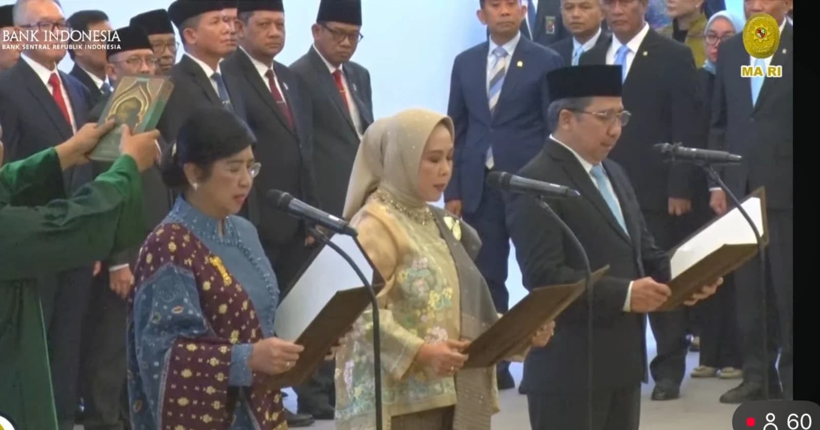 Mahkamah Agung resmi melantik Destry, Aida, dan Solikin (sumber: Youtube MA) Mahkamah Agung resmi melantik Destry, Aida, dan Solikin (sumber: Youtube MA)