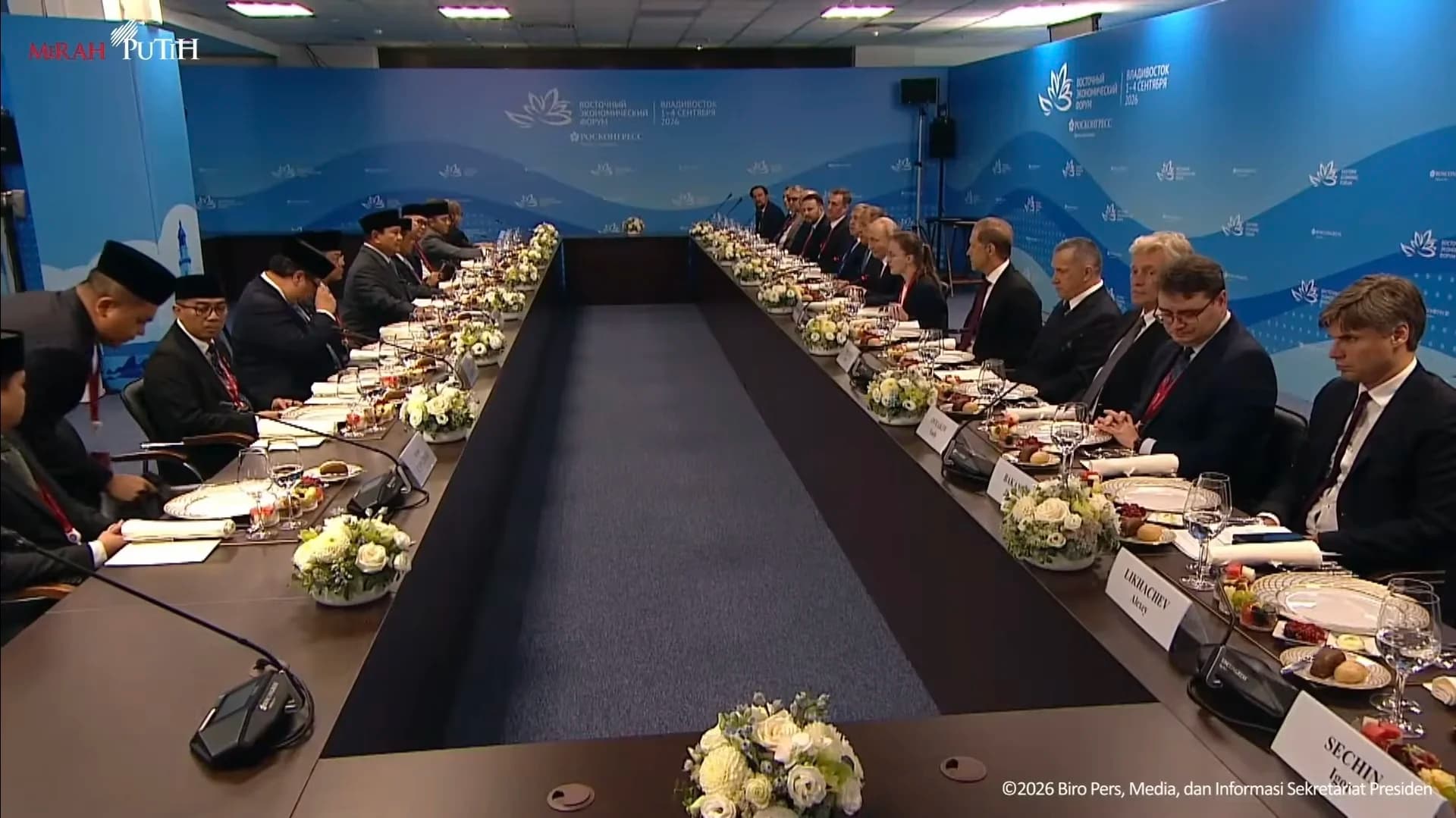 Prabowo Makan Siang Bareng Putin. (Sumber: YouTube Sekretariat Presiden) Prabowo Makan Siang Bareng Putin. (Sumber: YouTube Sekretariat Presiden)