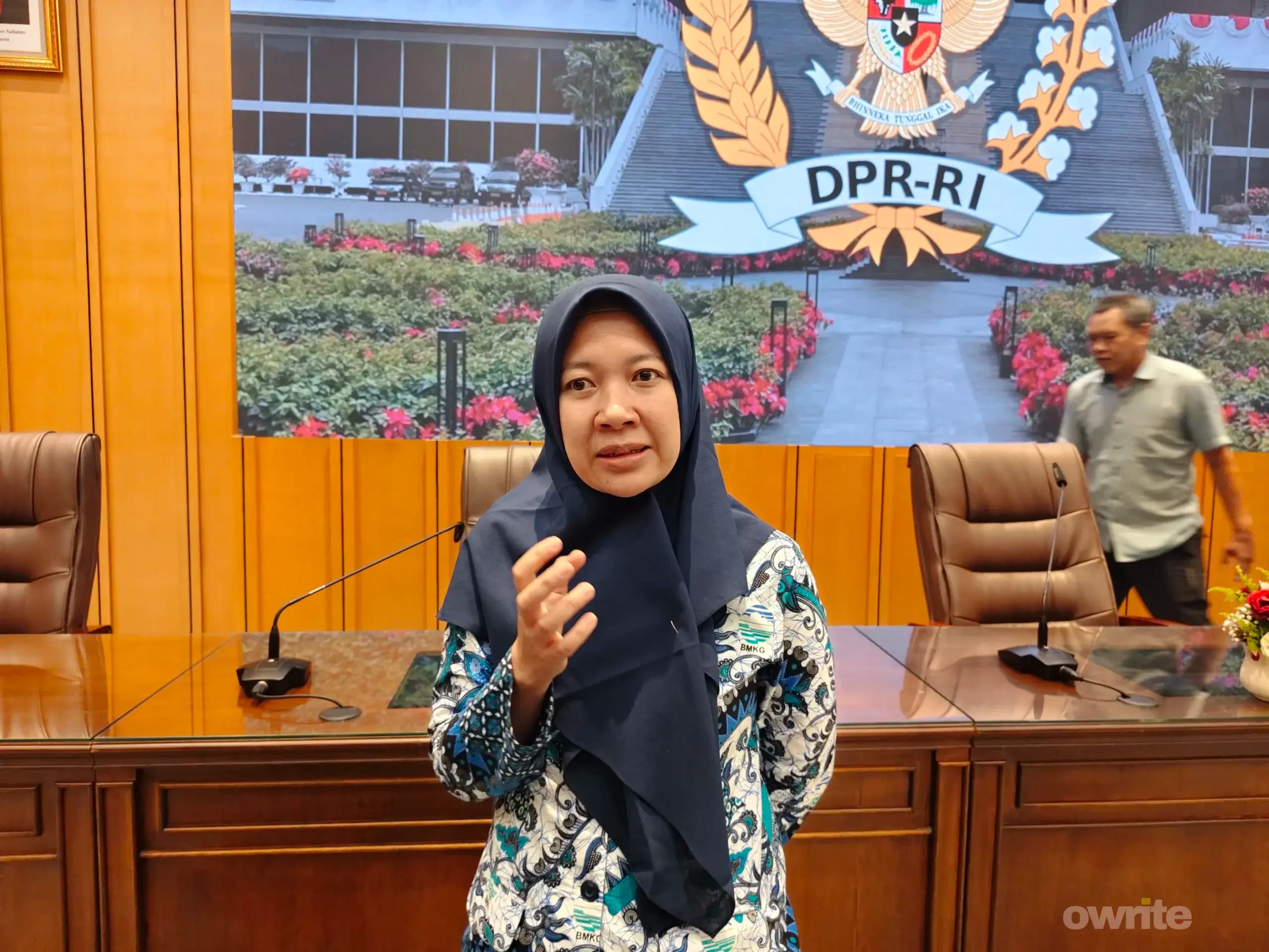 Pelaksana Harian (Plh) Direktur Meteorologi Publik BMKG Ida Pramuwardani di Gedung MPR/DPR. (Sumber: Owrite/Rika Pangesti) Pelaksana Harian (Plh) Direktur Meteorologi Publik BMKG Ida Pramuwardani di Gedung MPR/DPR. (Sumber: Owrite/Rika Pangesti)