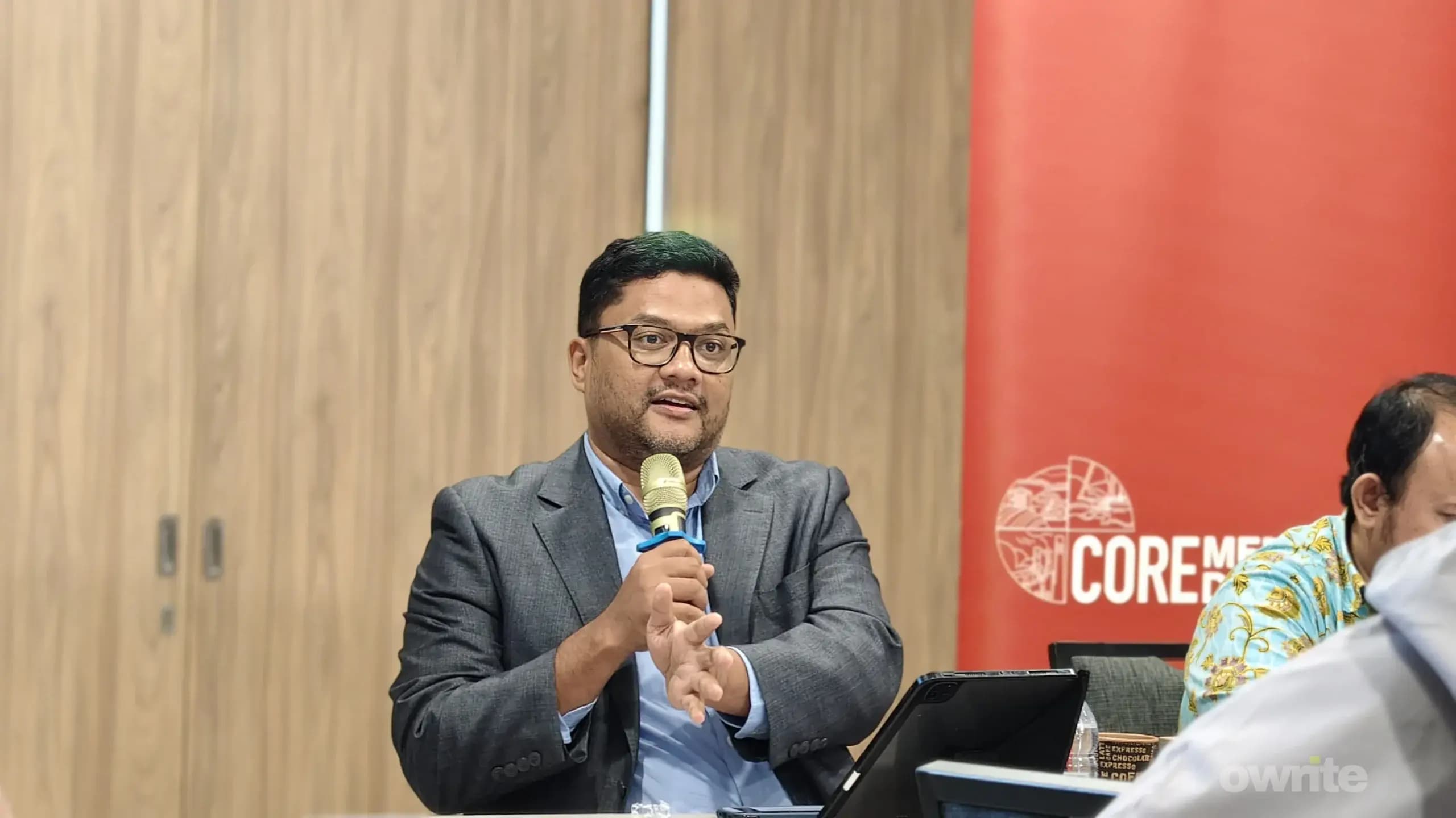 Ekonom Core Indonesia Dipo Satria Ramli dan Ekonom Core Indonesia Yusuf Rendy Manilet (sumber: Owrite/Anisa Aulia) Ekonom Core Indonesia Dipo Satria Ramli dan Ekonom Core Indonesia Yusuf Rendy Manilet (sumber: Owrite/Anisa Aulia)