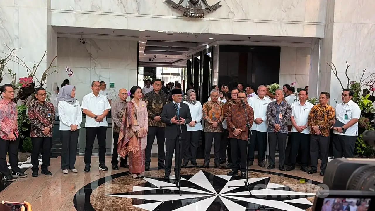 Menteri Keuangan Suahasil Nazara disambut Pegawai Kemenkeu. (Sumber: Owrite/Anisa Aulia) Menteri Keuangan Suahasil Nazara disambut Pegawai Kemenkeu. (Sumber: Owrite/Anisa Aulia)