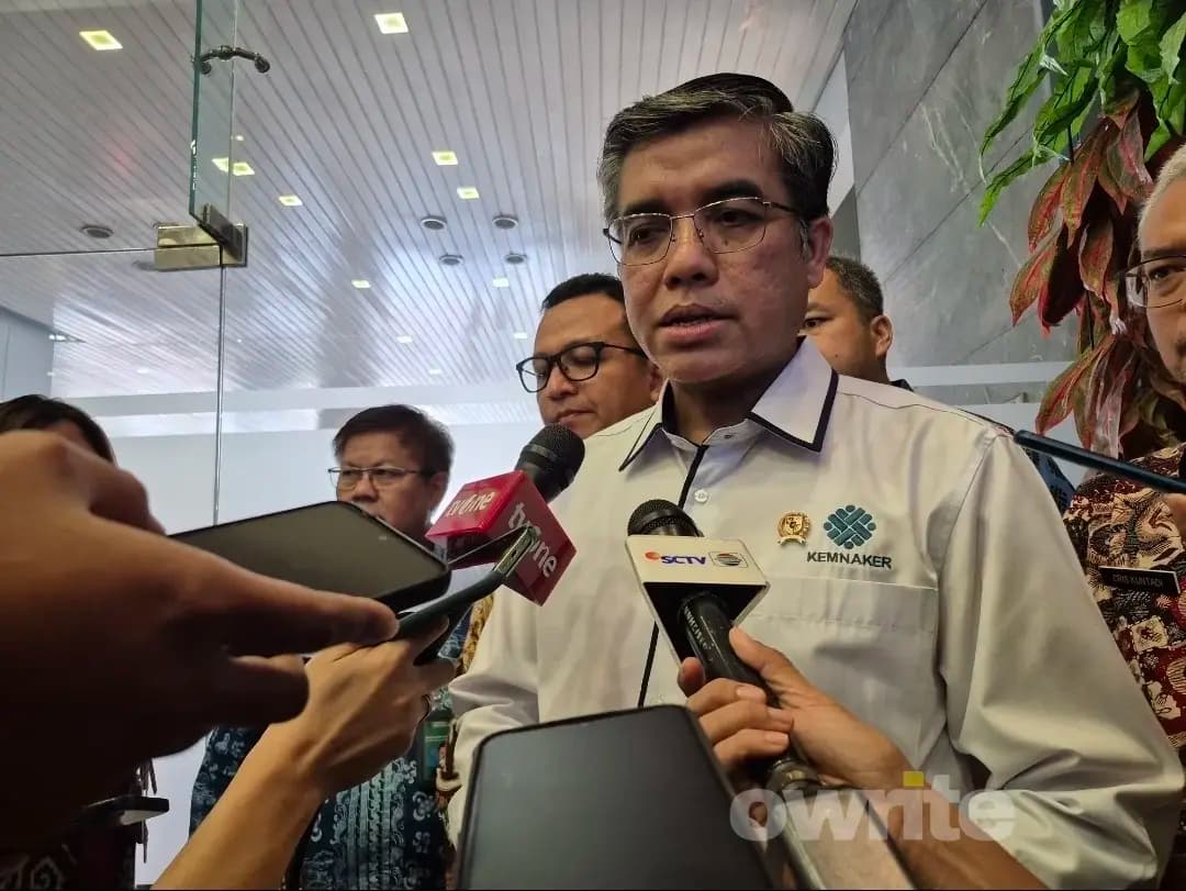 Menteri Ketenagakerjaan Yassierli Saat Sesi Doorstop. (Sumber: Owrite/Natania Longdong) Menteri Ketenagakerjaan Yassierli Saat Sesi Doorstop. (Sumber: Owrite/Natania Longdong)