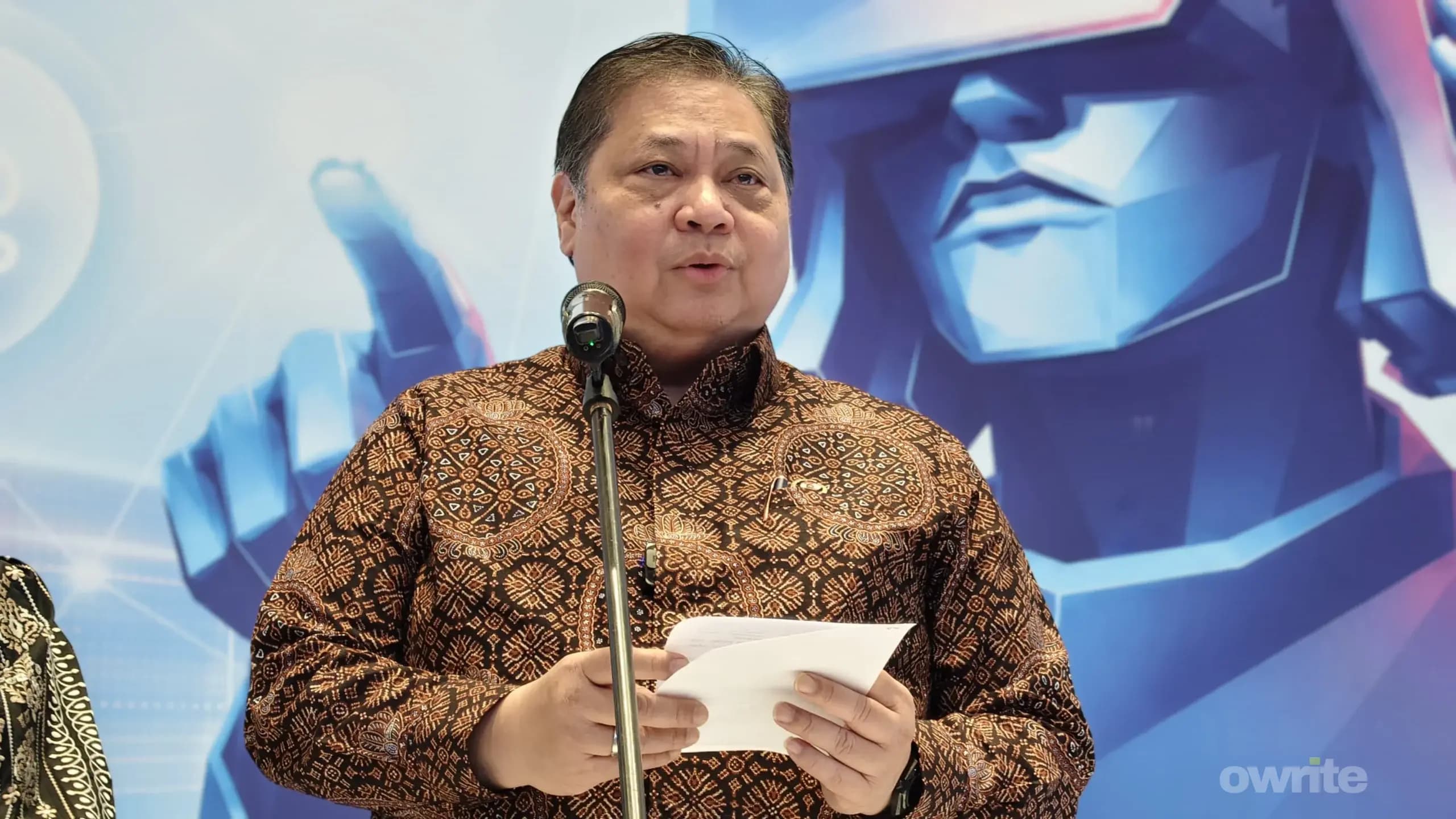 Menteri Koordinator Bidang Perekonomian Airlangga Hartarto di Jakarta (sumber: Owrite/Anisa Aulia) Menteri Koordinator Bidang Perekonomian Airlangga Hartarto di Jakarta (sumber: Owrite/Anisa Aulia)