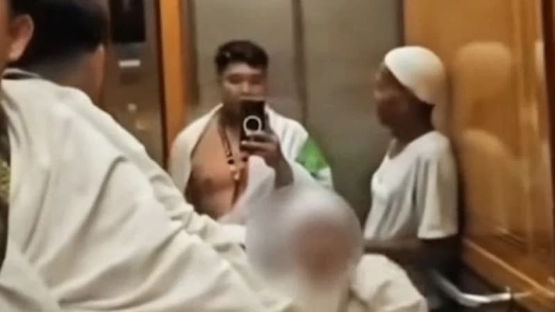 Mutawaf mengeluhkan banyaknya jamaah umroh lansia. Mutawaf mengeluhkan banyaknya jamaah umroh lansia.