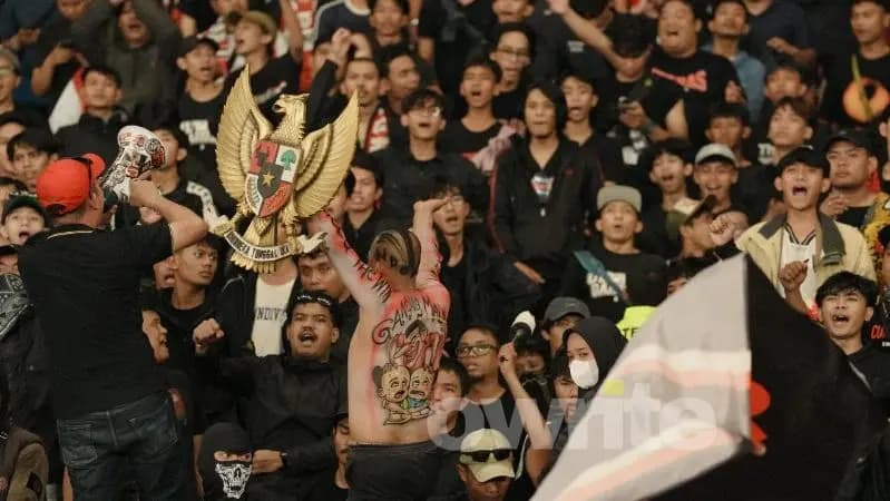 Suporter Timnas Indonesia saat beri dukungan di SUGBK melawan Timnas Malaysia. Suporter Timnas Indonesia saat beri dukungan di SUGBK melawan Timnas Malaysia.