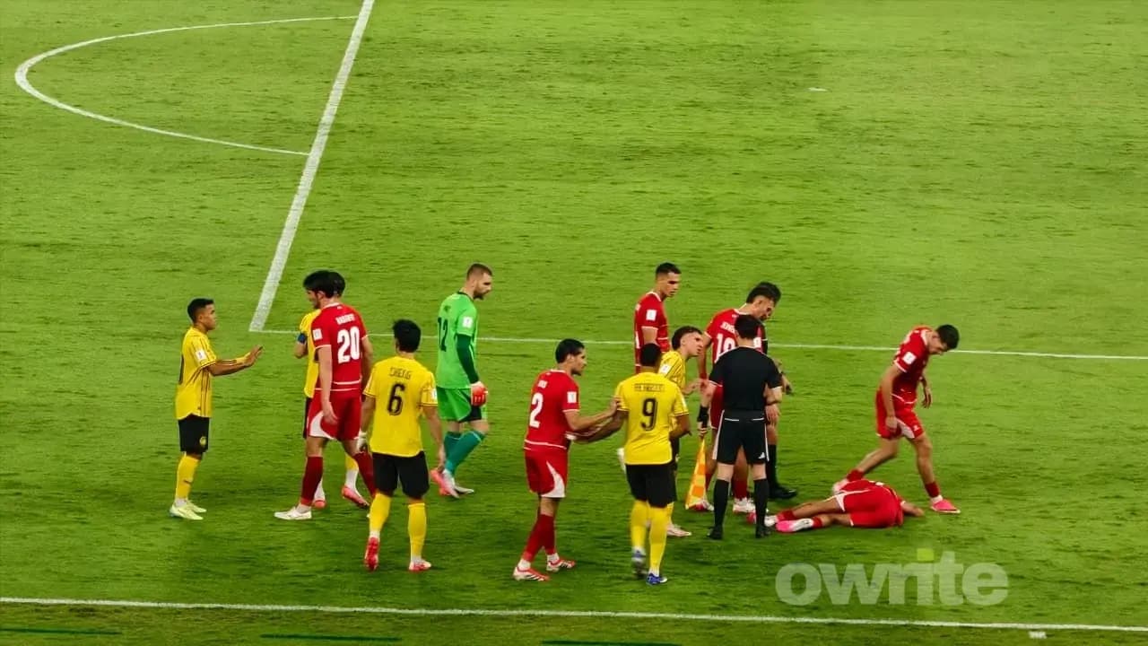 Timnas Indonesia saat berlaga melawan Timnas Malaysia. Timnas Indonesia saat berlaga melawan Timnas Malaysia.