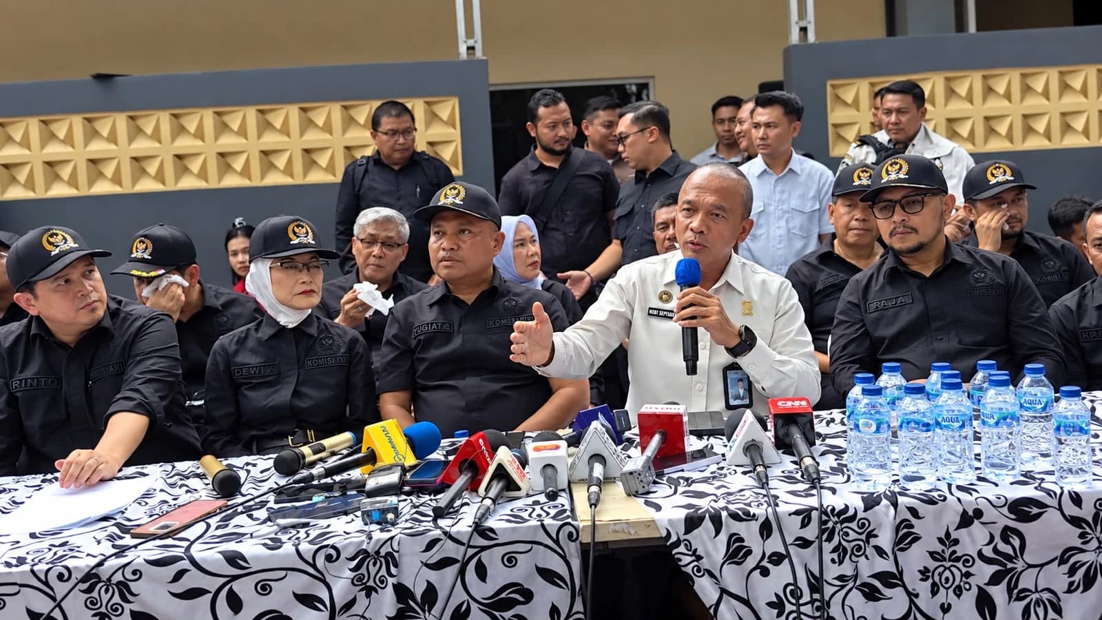 Inspektur Jenderal Kementerian Imigrasi dan Pemasyarakatan (Kemenimipas) Komjen Pol Rudi Setiawan. Inspektur Jenderal Kementerian Imigrasi dan Pemasyarakatan (Kemenimipas) Komjen Pol Rudi Setiawan.