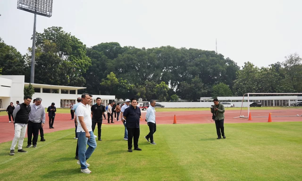 Ketua Umum PSSI Erick Thohir mengecek kesiapan sejumlah stadion Ketua Umum PSSI Erick Thohir mengecek kesiapan sejumlah stadion