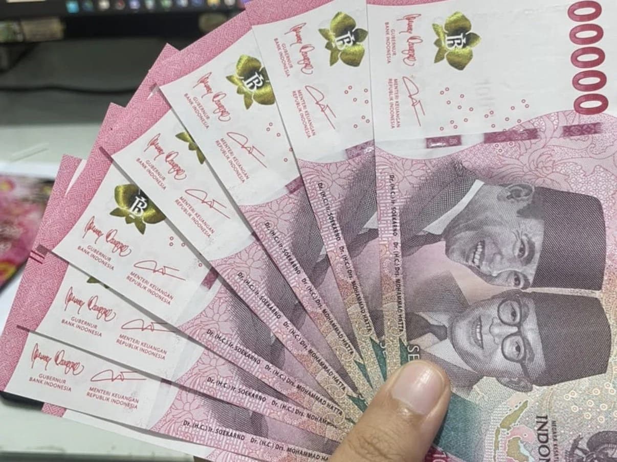Mata Uang Rupiah pecahan Rp100 ribu dengan tanda tangan Purbaya dan Perry Wajiyo. (Sumber: Istimewa) Mata Uang Rupiah pecahan Rp100 ribu dengan tanda tangan Purbaya dan Perry Wajiyo. (Sumber: Istimewa)