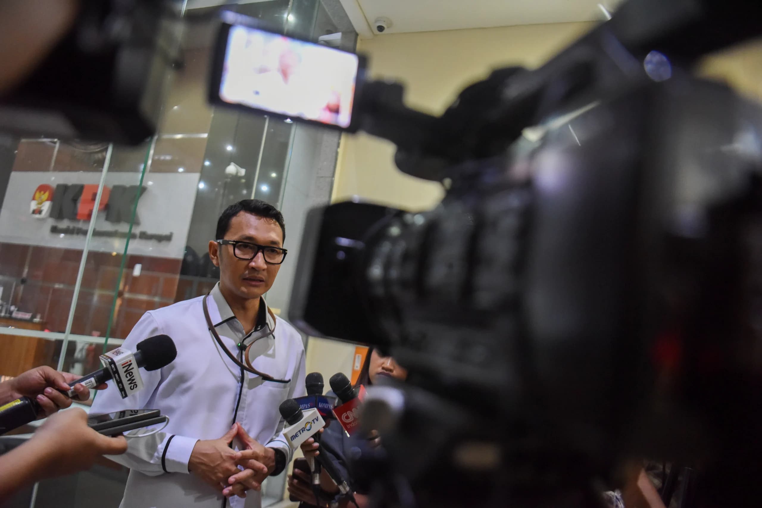 Juru Bicara KPK Budi Prasetyo memberikan keterangan pers di Gedung Merah Putih KPK, Jakarta, Senin (21/9/2026). Juru Bicara KPK Budi Prasetyo memberikan keterangan pers di Gedung Merah Putih KPK, Jakarta, Senin (21/9/2026).