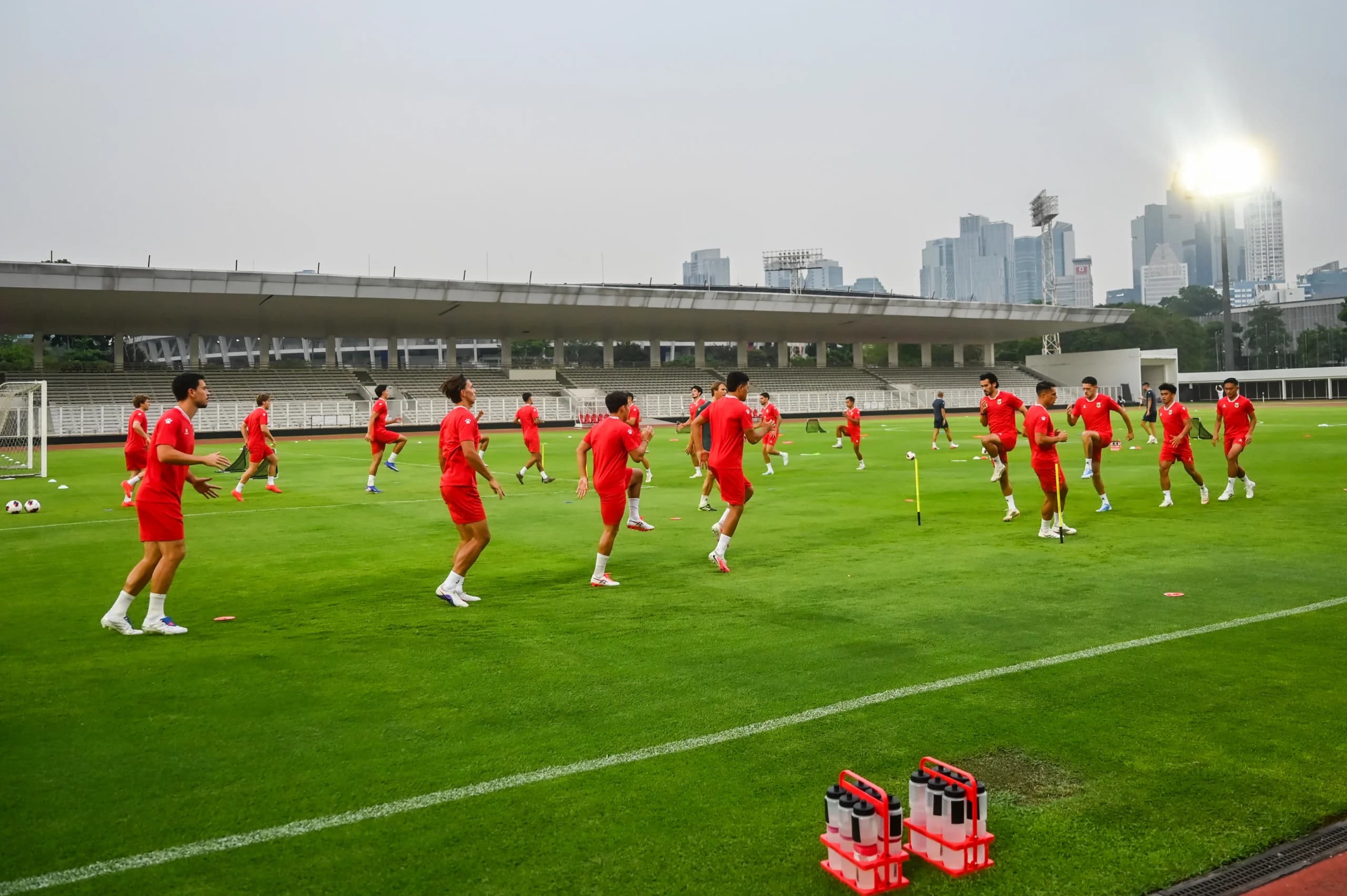 ejumlah pesepak bola Timnas Indonesia mengikuti sesi latihan di Stadion Madya, Senayan, Jakarta, Selasa (22/9/2026). ejumlah pesepak bola Timnas Indonesia mengikuti sesi latihan di Stadion Madya, Senayan, Jakarta, Selasa (22/9/2026).