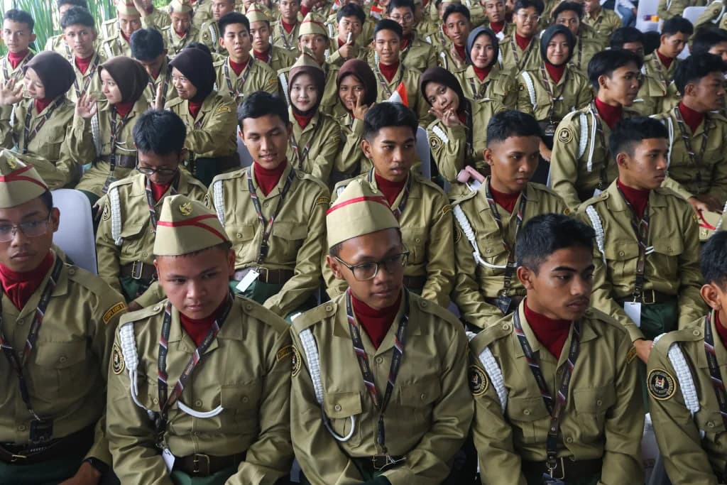 Sejumlah pelajar menghadiri peluncuran Ekstrakurikuler Korps Kadet Republik Indonesia (KKRI) di SMKN 26 Jakarta. (Sumber: Antara Foto/Angga Budhiyanto/kye) Sejumlah pelajar menghadiri peluncuran Ekstrakurikuler Korps Kadet Republik Indonesia (KKRI) di SMKN 26 Jakarta. (Sumber: Antara Foto/Angga Budhiyanto/kye)