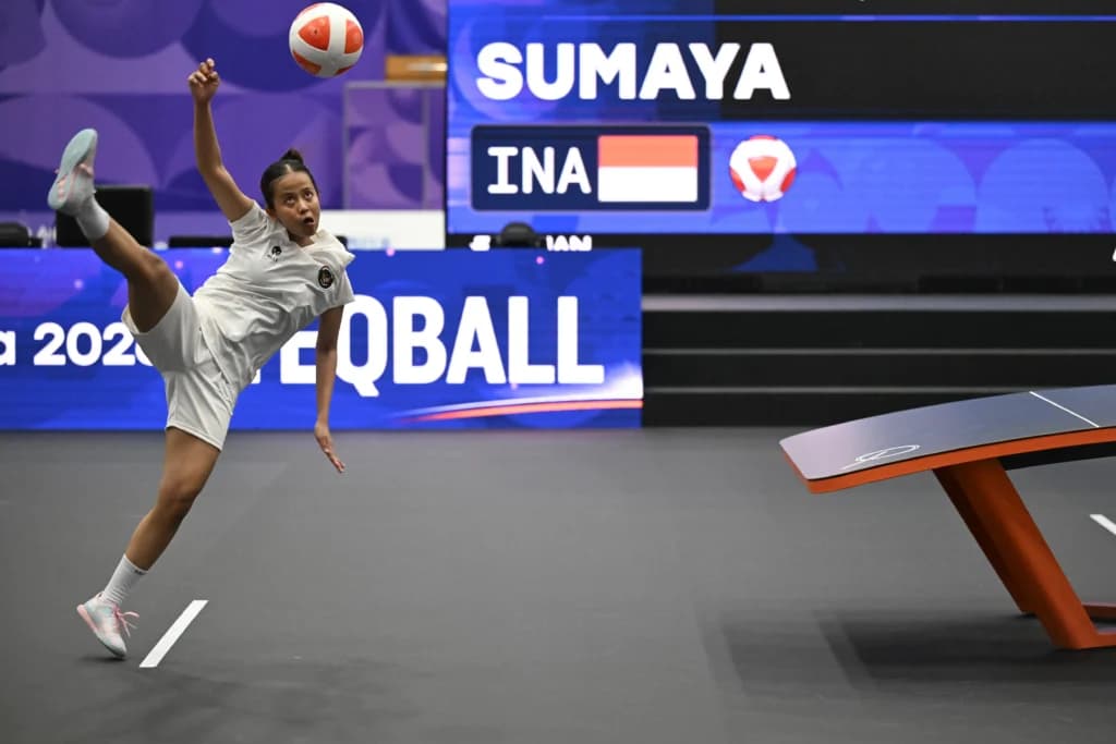 Atlet teqball putri Indonesia Sumaya melakukan servis ke arah atlet teqball putri India Quimcy Dsouza pada pertandingan semifinal tunggal putri teqball Asian Games Aichi-Nagoya 2026 di Nagoya City Higashi Sports Center, Aichi, Jepang, Sabtu (19/9/2026). Atlet teqball putri Indonesia Sumaya melakukan servis ke arah atlet teqball putri India Quimcy Dsouza pada pertandingan semifinal tunggal putri teqball Asian Games Aichi-Nagoya 2026 di Nagoya City Higashi Sports Center, Aichi, Jepang, Sabtu (19/9/2026).