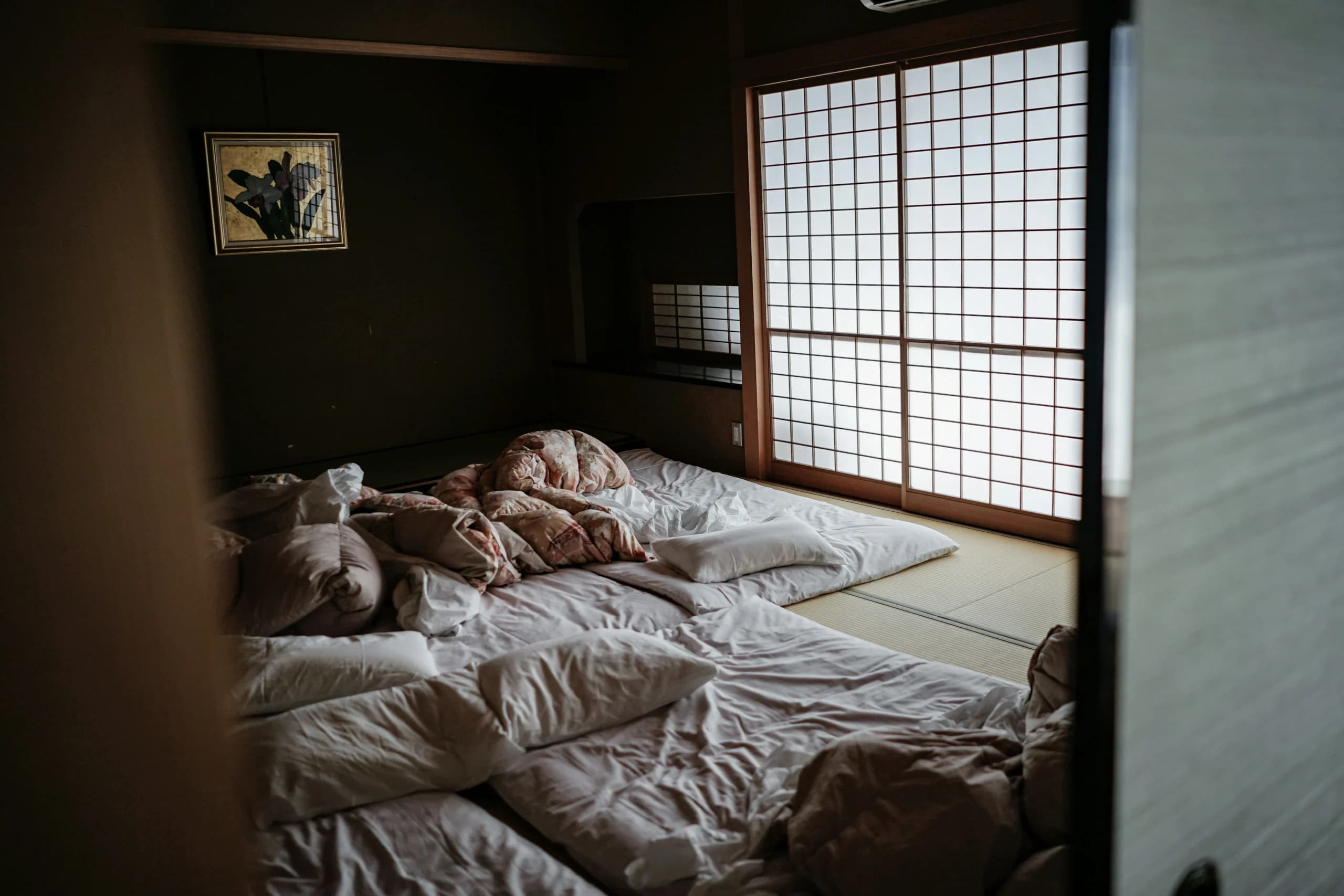 Ilustrasi futon di rumah Jepang Ilustrasi futon di rumah Jepang