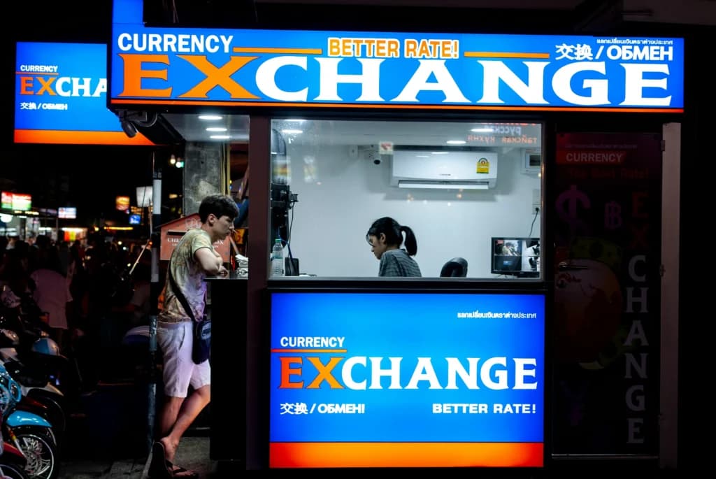 Money Changer atau tempat penukaran uang. (Sumber: Unsplash/noodle kimm) Money Changer atau tempat penukaran uang. (Sumber: Unsplash/noodle kimm)