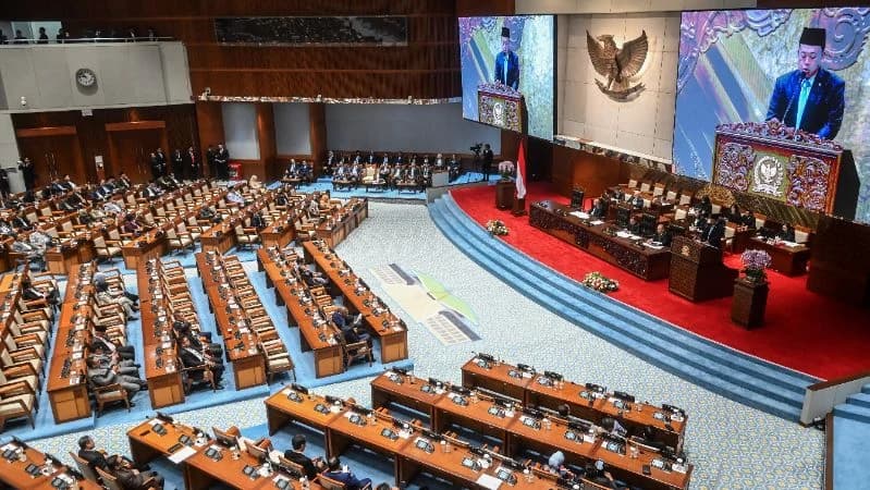 Pemerintah dan DPR sahkan RUU tentang Pengaturan Reforma Agraria dalam paripurna DPR. Pemerintah dan DPR sahkan RUU tentang Pengaturan Reforma Agraria dalam paripurna DPR.