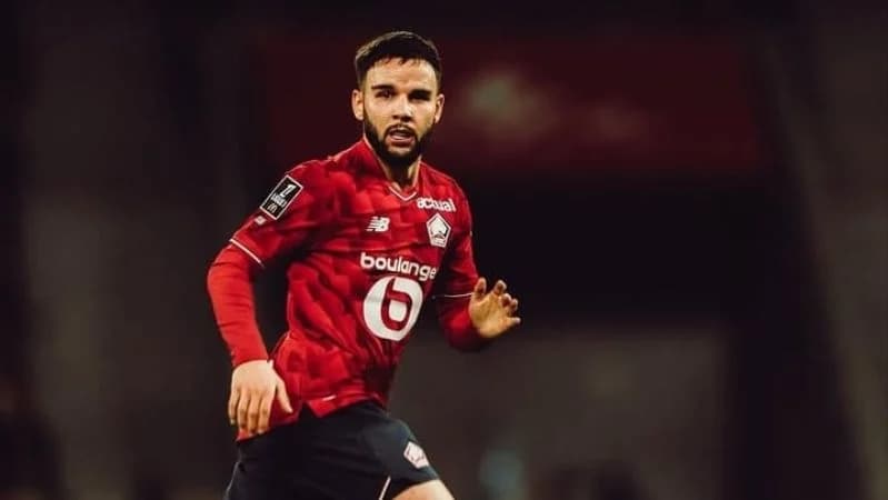 Bek Lille sekaligus Bek Timnas Indonesia Calvin Verdonk. Bek Lille sekaligus Bek Timnas Indonesia Calvin Verdonk.