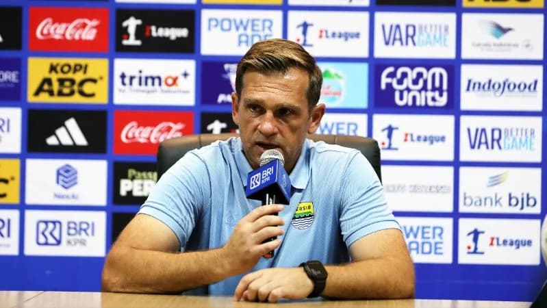 Pelatih Persib Igor Tolic. Pelatih Persib Igor Tolic.