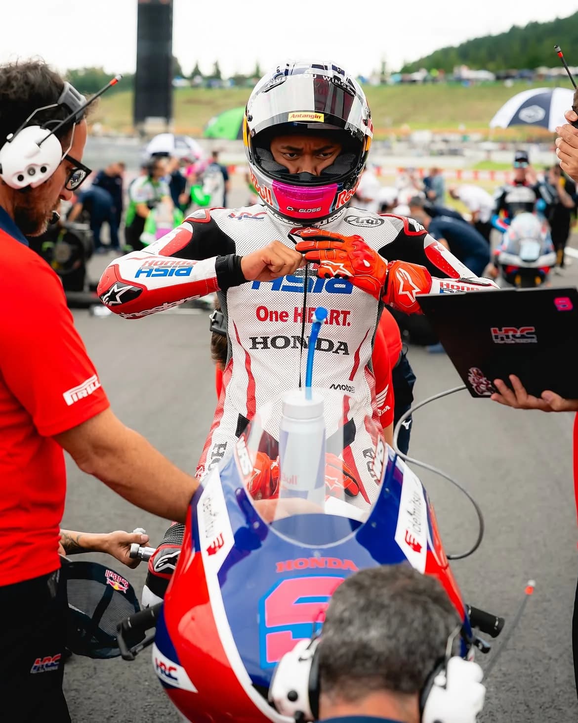 Veda menjelang tampil, di Motegi, Jepang Veda menjelang tampil, di Motegi, Jepang