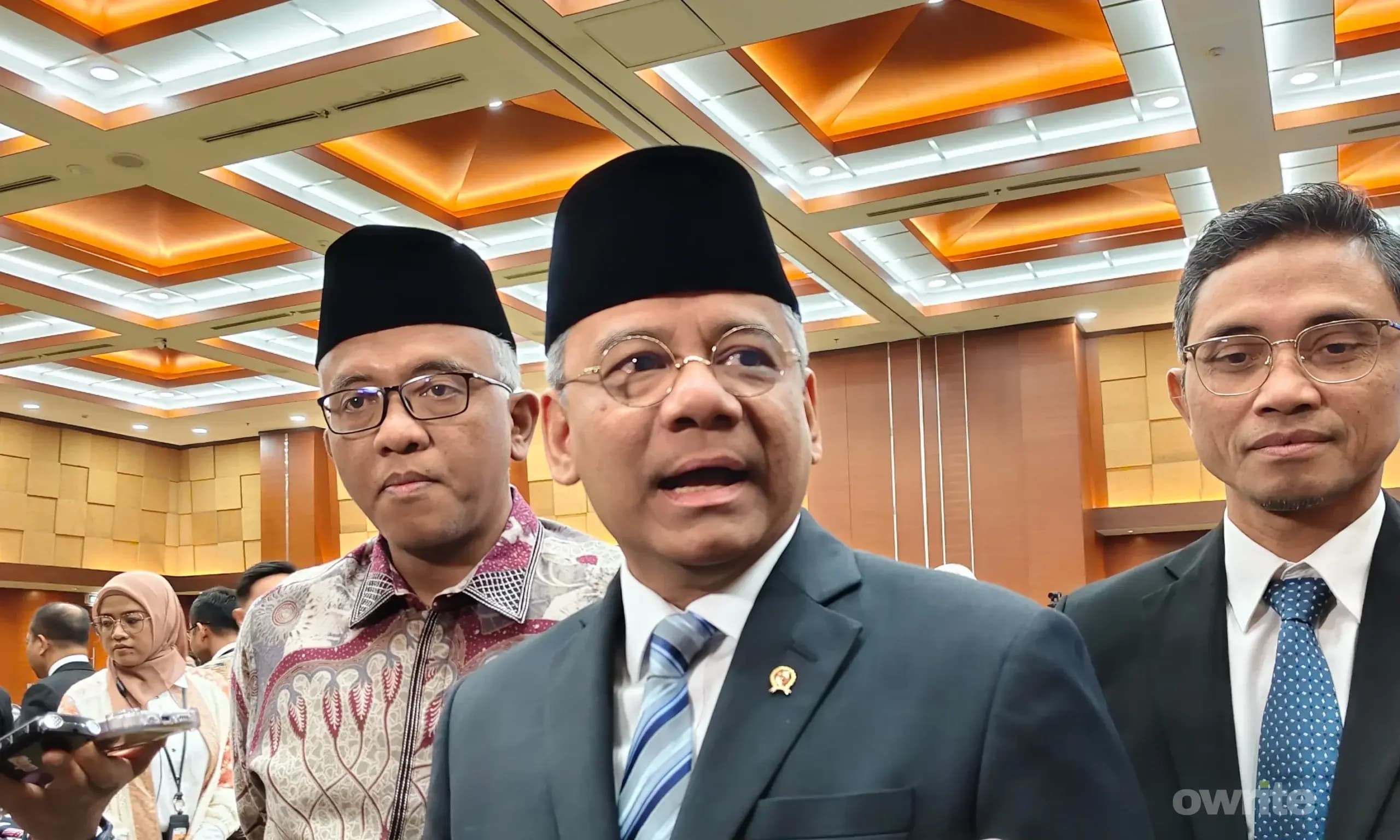 Menteri Keuangan Suahasil Nazara di Kantornya usai pelantikan Eselon I Kemenkeu. (sumber: Owrite/Anisa Aulia) Menteri Keuangan Suahasil Nazara di Kantornya usai pelantikan Eselon I Kemenkeu. (sumber: Owrite/Anisa Aulia)