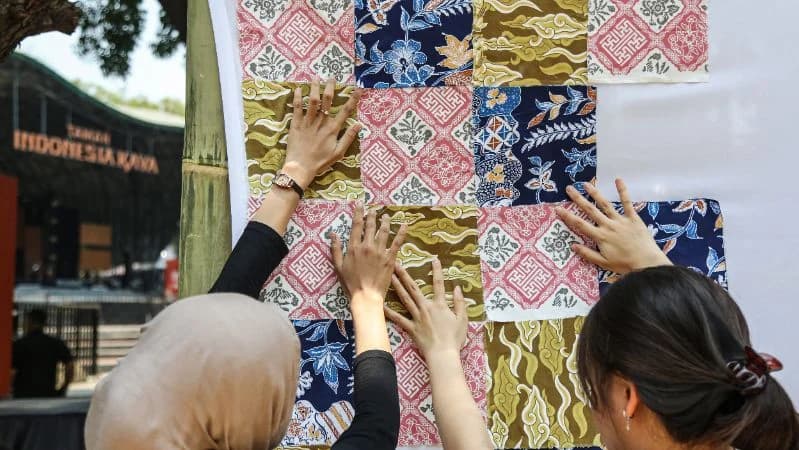 Setiap motif tak hanya memiliki bentuk dan corak yang berbeda. Setiap motif tak hanya memiliki bentuk dan corak yang berbeda.