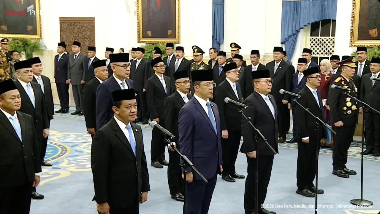 Proses Pelantikan Menteri di Istana Merdeka. Proses Pelantikan Menteri di Istana Merdeka.
