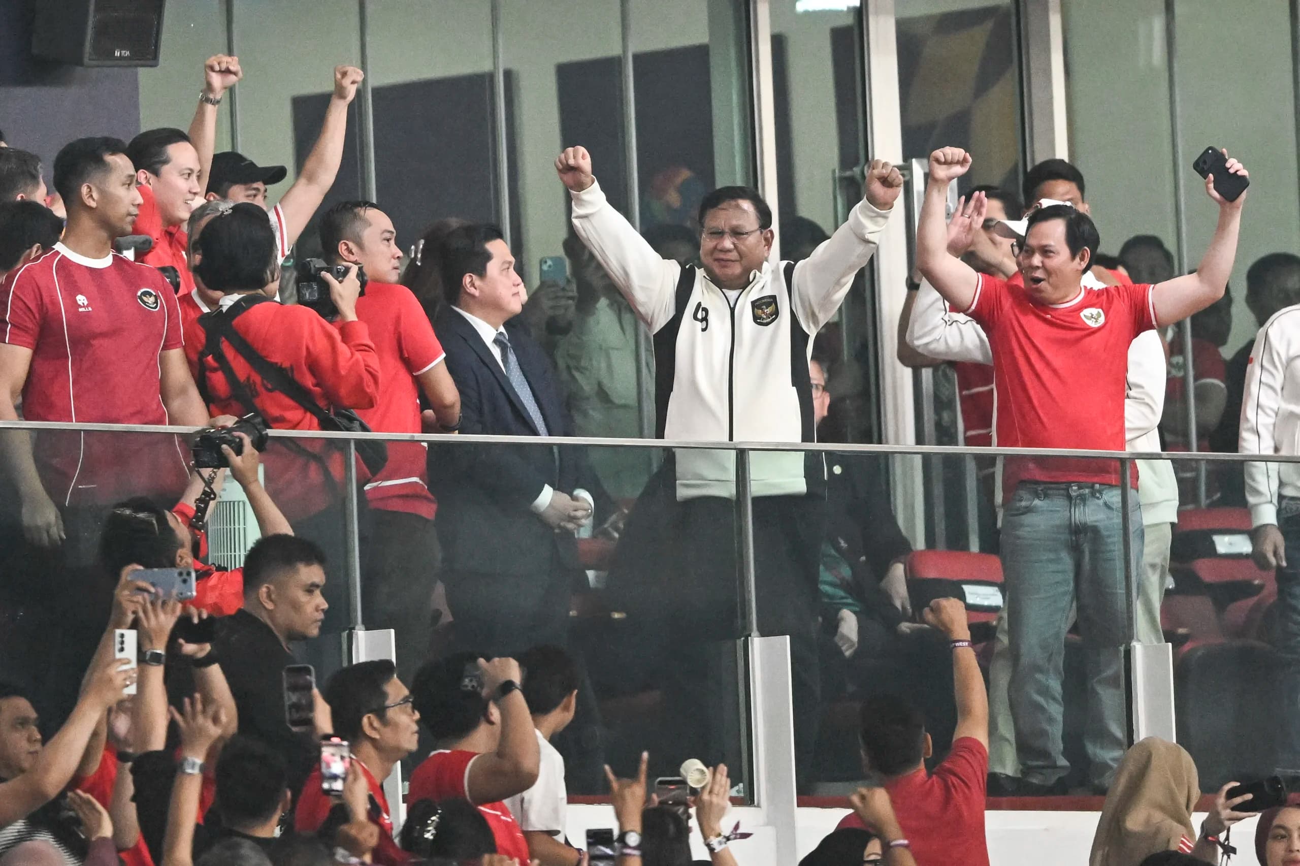 Presiden Prabowo Subianto (tengah) bersorak merayakan gol bunuh diri pemain Timnas Thailand dalam pertandingan final FIFA ASEAN Cup 2026 di Stadion Utama Gelora Bung Karno (SUGBK), Senayan, Jakarta, Presiden Prabowo Subianto (tengah) bersorak merayakan gol bunuh diri pemain Timnas Thailand dalam pertandingan final FIFA ASEAN Cup 2026 di Stadion Utama Gelora Bung Karno (SUGBK), Senayan, Jakarta,