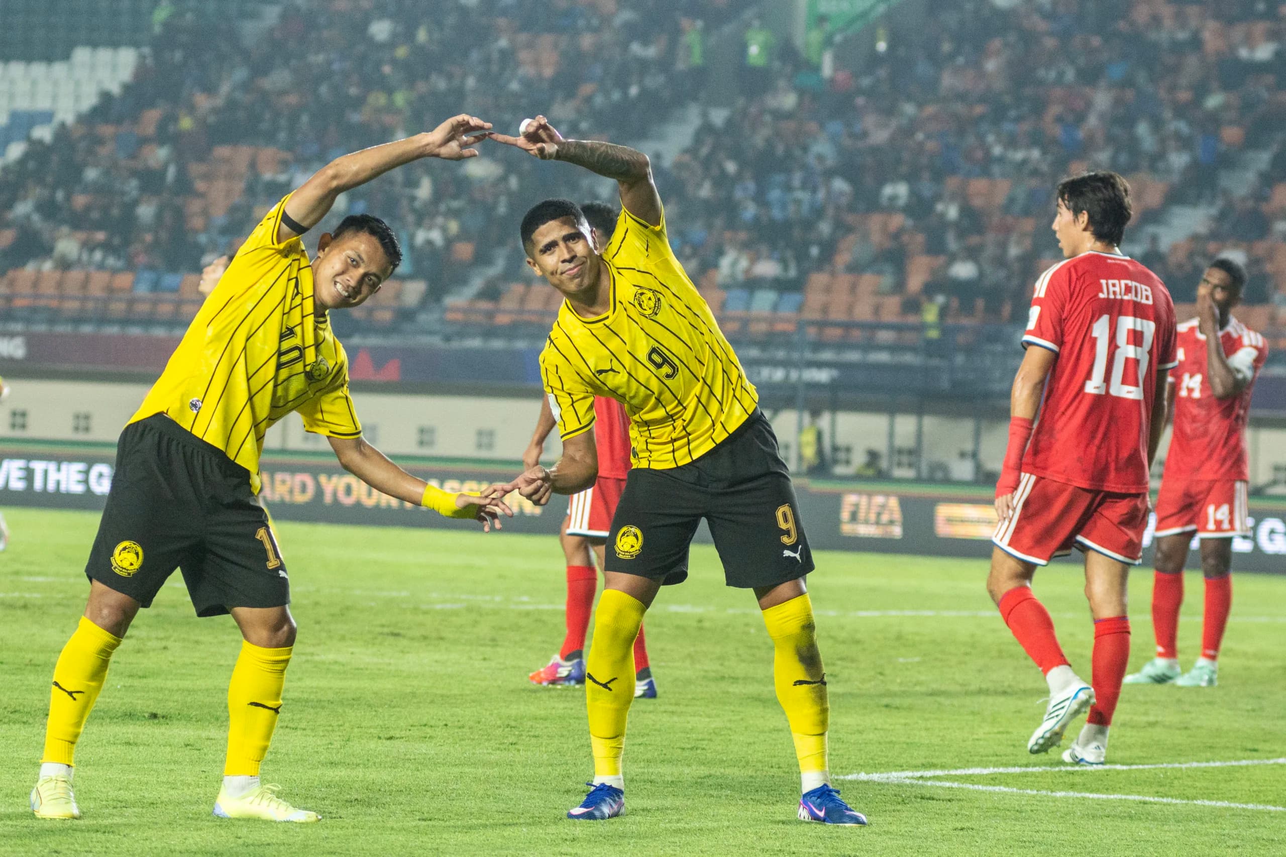 Dua pesepak bola Tim Nasional Malaysia Bergson (kanan) dan Aiman Arif (kiri) berselebrasi usai mencetak gol ke gawang Tim Nasional Singapura pada pertandingan Grup A FIFA ASEAN CUP 2026 di stadion Si Jalak Harupat, Kabupaten Bandung, Jawa Barat, Dua pesepak bola Tim Nasional Malaysia Bergson (kanan) dan Aiman Arif (kiri) berselebrasi usai mencetak gol ke gawang Tim Nasional Singapura pada pertandingan Grup A FIFA ASEAN CUP 2026 di stadion Si Jalak Harupat, Kabupaten Bandung, Jawa Barat,