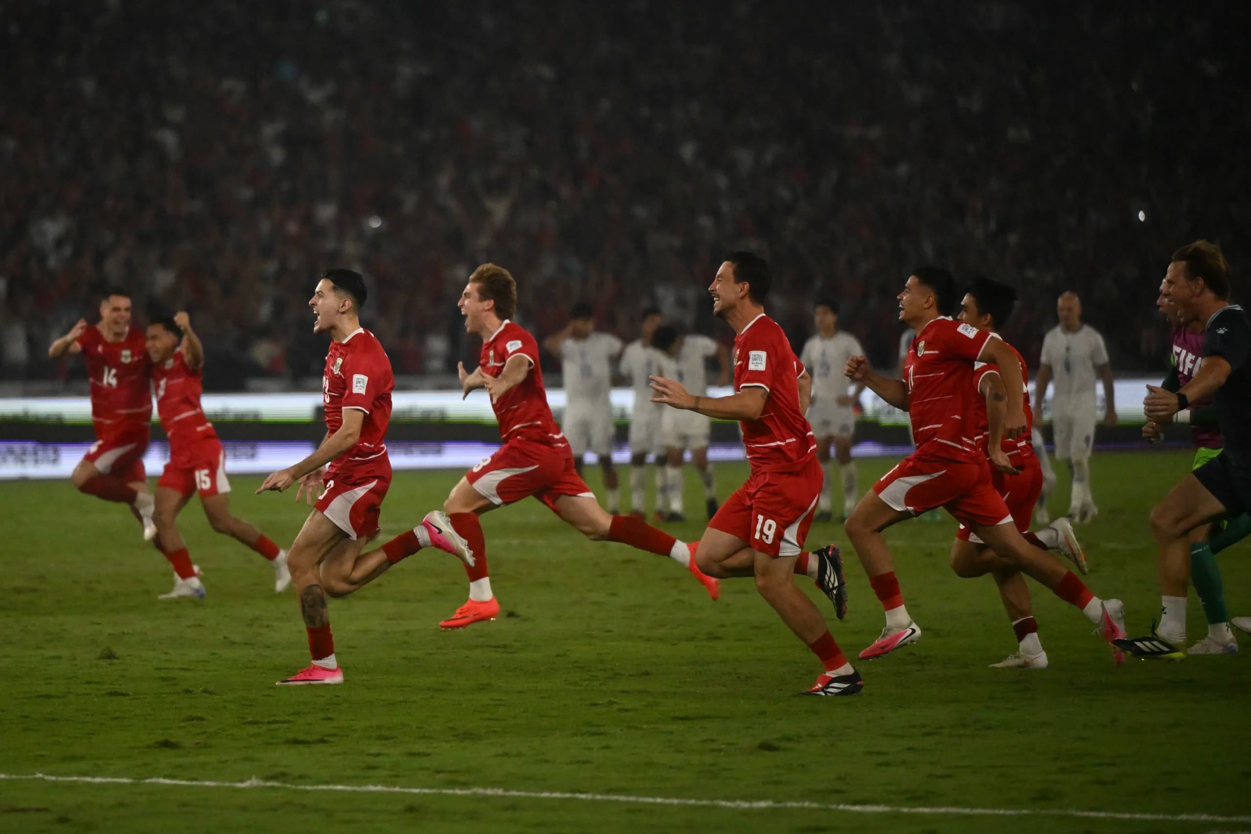 Sejumlah pesepak bola Timnas Indonesia berselebrasi usai mengalahkan Timnas Thailand pada final FIFA ASEAN Cup 2026 di Stadion Utama Gelora Bung Karno (SUGBK), Senayan, Jakarta, Senin (5/10/2026). Sejumlah pesepak bola Timnas Indonesia berselebrasi usai mengalahkan Timnas Thailand pada final FIFA ASEAN Cup 2026 di Stadion Utama Gelora Bung Karno (SUGBK), Senayan, Jakarta, Senin (5/10/2026).