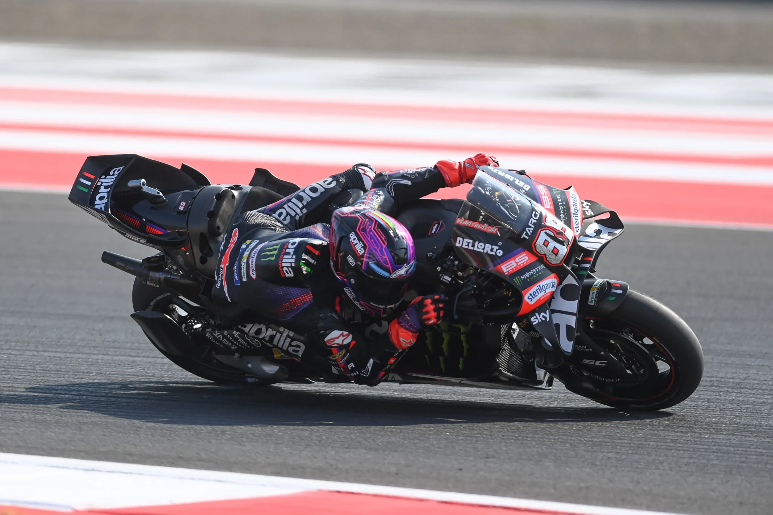 Pembalap Aprilia Racing Jorge Martin memacu kecepatan sepeda motornya pada balapan MotoGP Pertamina Grand Prix of Indonesia 2026 di Sirkuit Internasional Pertamina Mandalika, KEK Mandalika, Lombok Tengah, NTB, Minggu (11/10/2026). Pembalap Aprilia Racing Jorge Martin memacu kecepatan sepeda motornya pada balapan MotoGP Pertamina Grand Prix of Indonesia 2026 di Sirkuit Internasional Pertamina Mandalika, KEK Mandalika, Lombok Tengah, NTB, Minggu (11/10/2026).