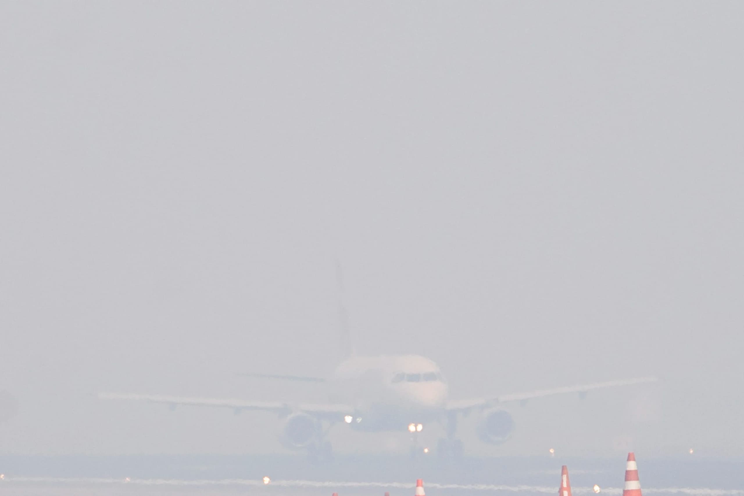 Pesawat komersial Boeing 737-9GP (ER) milik maskapai penerbangan Lion Air bersiap lepas landas di Bandara Internasional Sultan Mahmud Badaruddin (SMB) II Palembang, Sumatera Selatan Pesawat komersial Boeing 737-9GP (ER) milik maskapai penerbangan Lion Air bersiap lepas landas di Bandara Internasional Sultan Mahmud Badaruddin (SMB) II Palembang, Sumatera Selatan