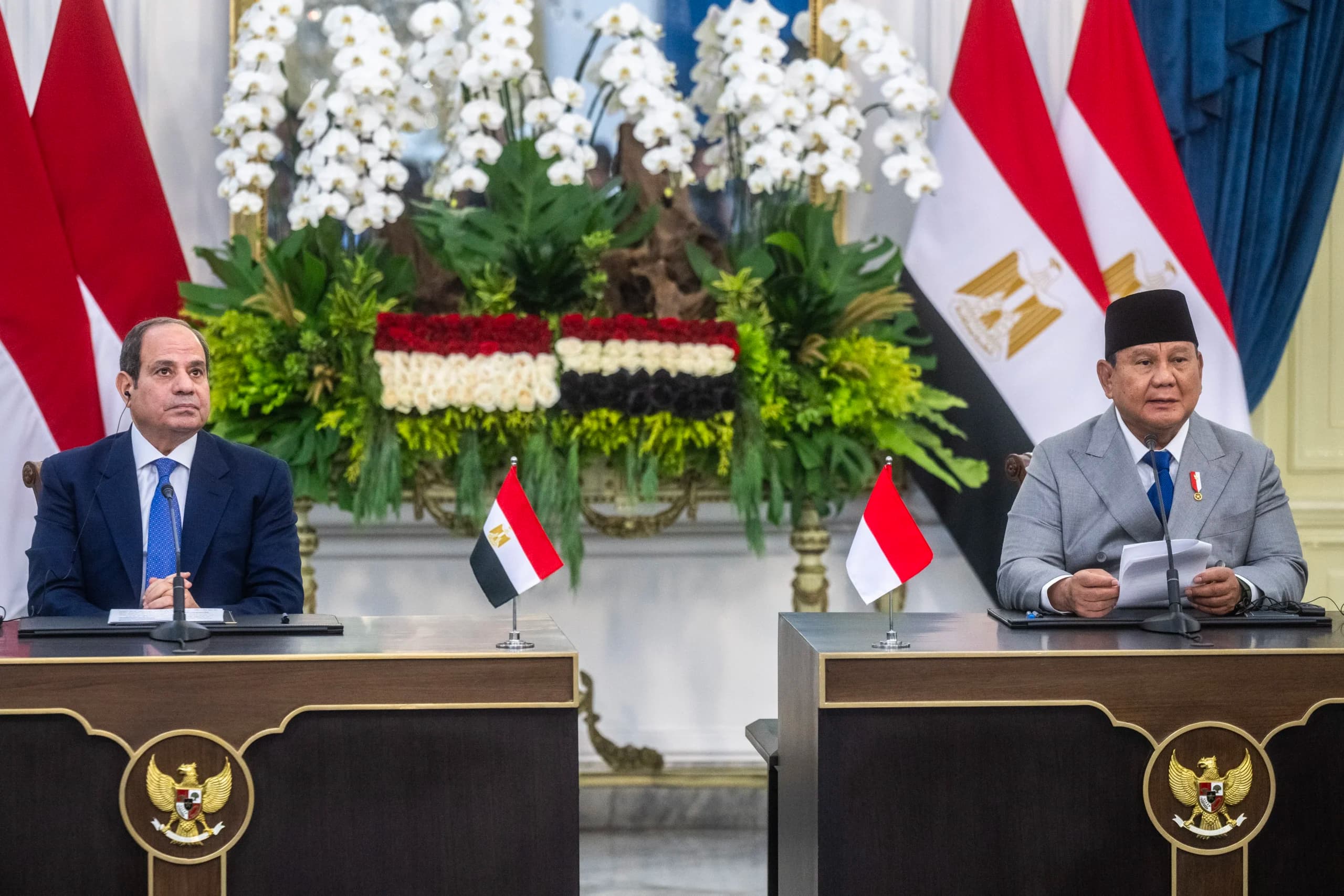 Presiden Prabowo menegaskan hubungan Indonesia dan Mesir akan terus tumbuh semakin erat dan memberi manfaat yang nyata bagi kedua bangsa dan rakyat masing-masing negara. (Sumber: Antara Foto/Bayu Pratama S/bar) Presiden Prabowo menegaskan hubungan Indonesia dan Mesir akan terus tumbuh semakin erat dan memberi manfaat yang nyata bagi kedua bangsa dan rakyat masing-masing negara. (Sumber: Antara Foto/Bayu Pratama S/bar)