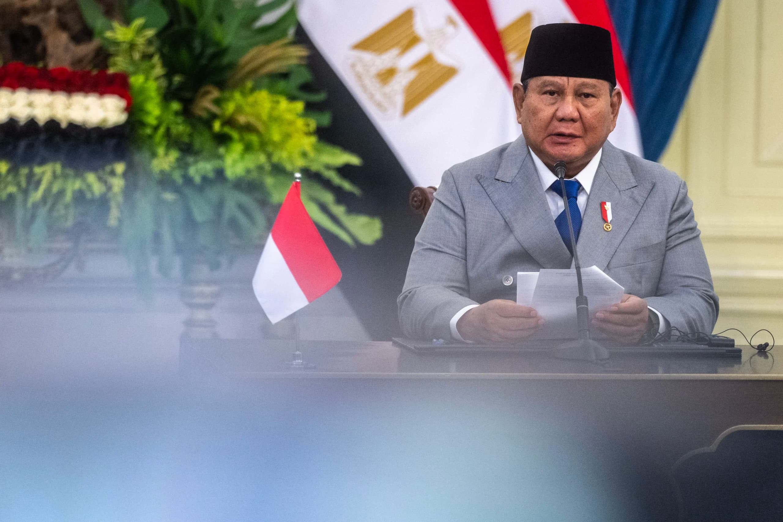 Presiden Prabowo Subianto menyampaikan keterangan pers usai pertemuan bilateral dengan Presiden Mesir Abdel Fattah el-Sisi di Istana Merdeka, Jakarta, Minggu (11/10/2026). Presiden Prabowo Subianto menyampaikan keterangan pers usai pertemuan bilateral dengan Presiden Mesir Abdel Fattah el-Sisi di Istana Merdeka, Jakarta, Minggu (11/10/2026).