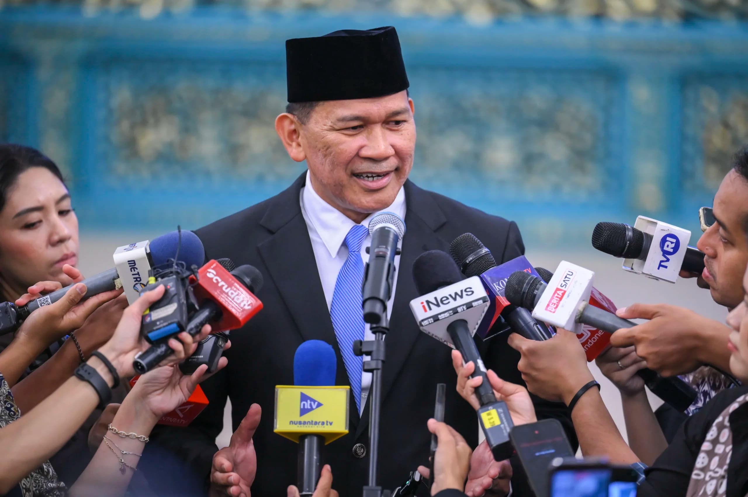 Letjen TNI Kristomei Sianturi menjawab pertanyaan wartawan usai dilantik menjadi Kepala BNPB oleh Presiden Prabowo Subianto di Istana Negara, Jakarta. (Sumber: Antara Foto/Hafidz Mubarak A/nym) Letjen TNI Kristomei Sianturi menjawab pertanyaan wartawan usai dilantik menjadi Kepala BNPB oleh Presiden Prabowo Subianto di Istana Negara, Jakarta. (Sumber: Antara Foto/Hafidz Mubarak A/nym)