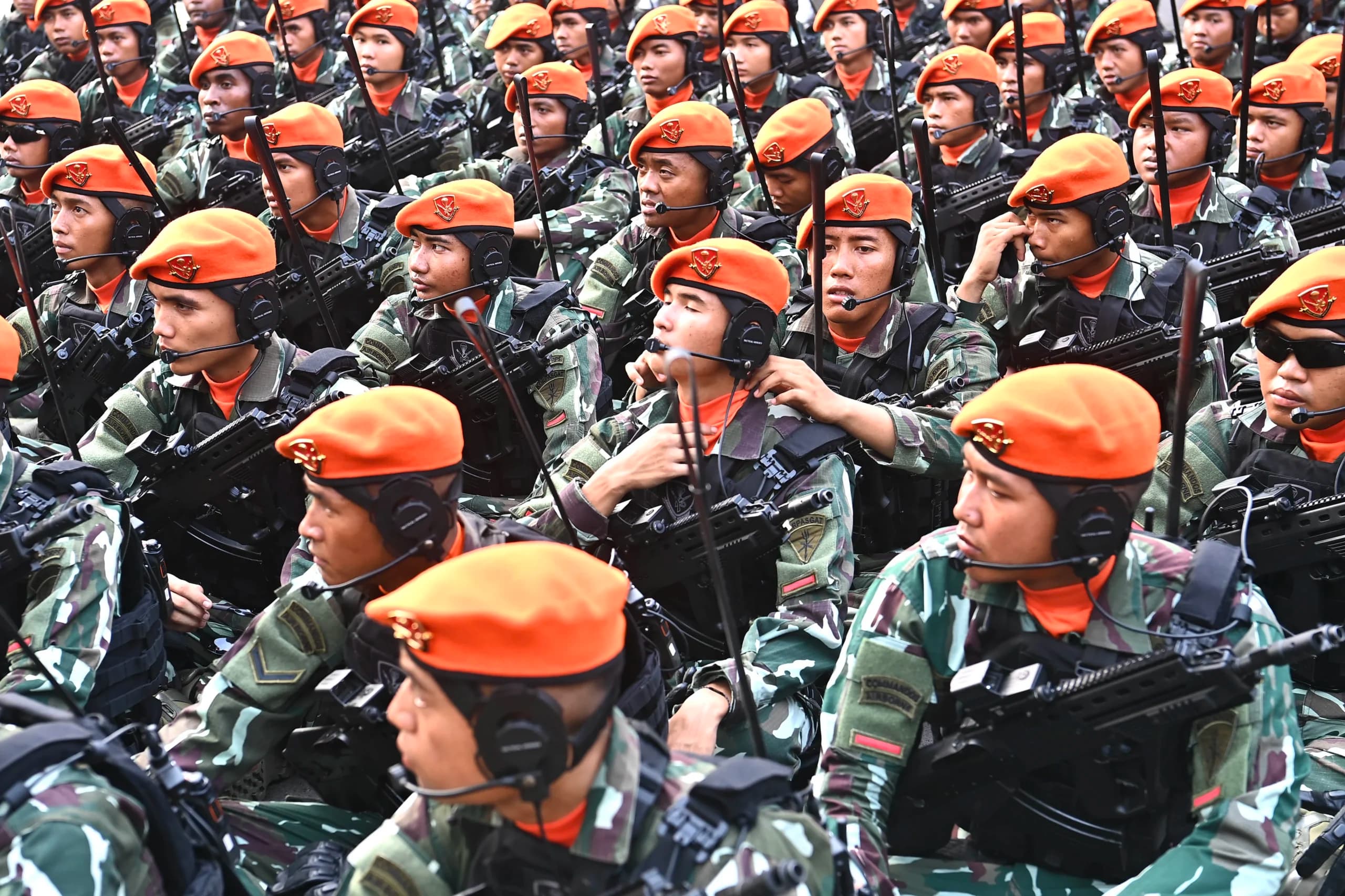 Prajurit TNI bersiap sebelum melaksanakan upacara peringatan Hari Ulang Tahun (HUT) ke-81 Tentara Nasional Indonesia (TNI) di Mabes TNI Cilangkap, Jakarta Timur, Senin (5/10/2026). Prajurit TNI bersiap sebelum melaksanakan upacara peringatan Hari Ulang Tahun (HUT) ke-81 Tentara Nasional Indonesia (TNI) di Mabes TNI Cilangkap, Jakarta Timur, Senin (5/10/2026).