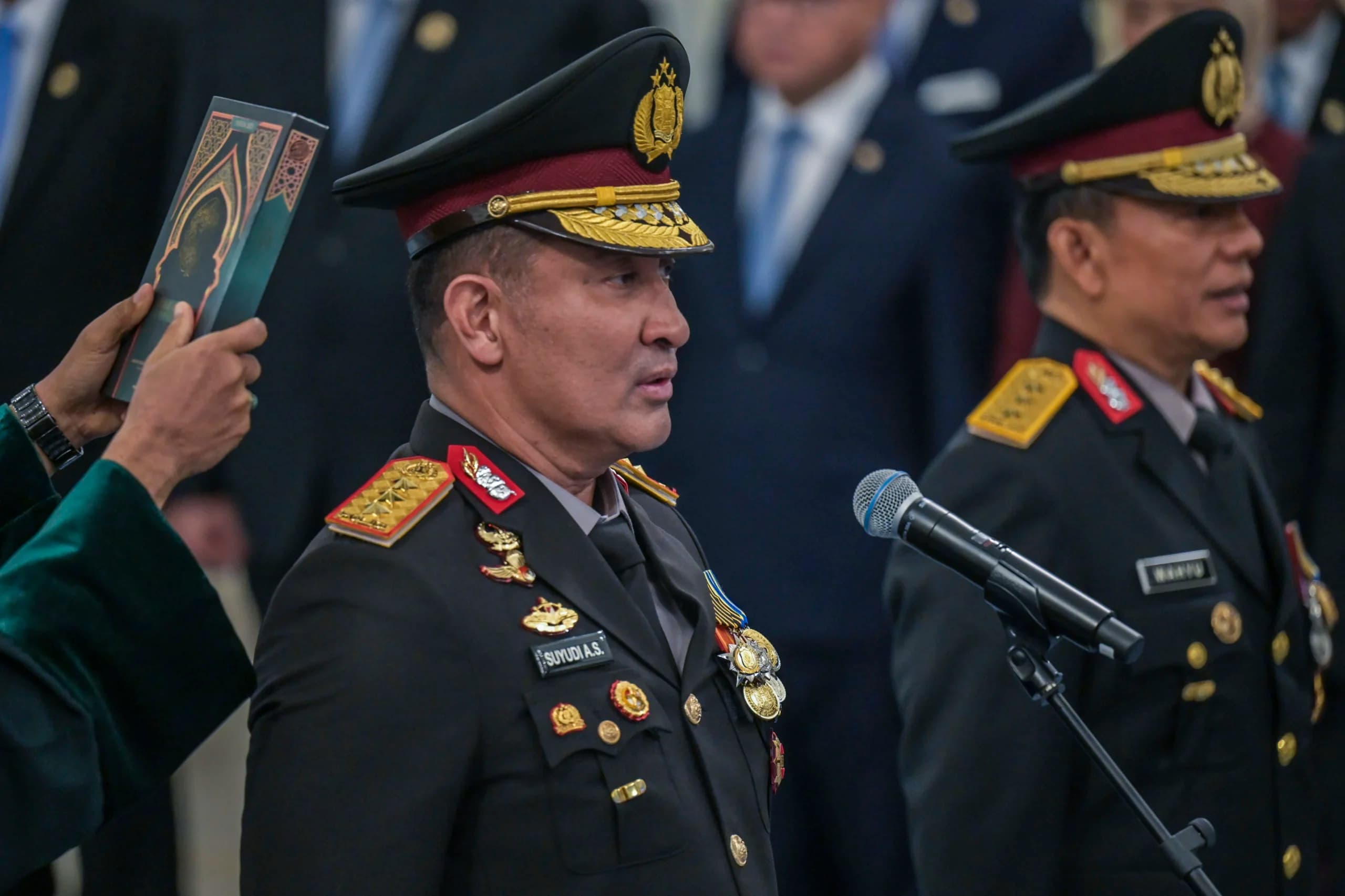 Kapolri Jenderal Pol. Suyudi Ario Seto (kiri) bersama Wakapolri Komjen Pol. Wahyu Hadiningrat (kanan) mengucapkan sumpah saat pelantikan Kapolri dan Wakapolri di Istana Negara, Jakarta, Kamis (1/10/2026). Kapolri Jenderal Pol. Suyudi Ario Seto (kiri) bersama Wakapolri Komjen Pol. Wahyu Hadiningrat (kanan) mengucapkan sumpah saat pelantikan Kapolri dan Wakapolri di Istana Negara, Jakarta, Kamis (1/10/2026).